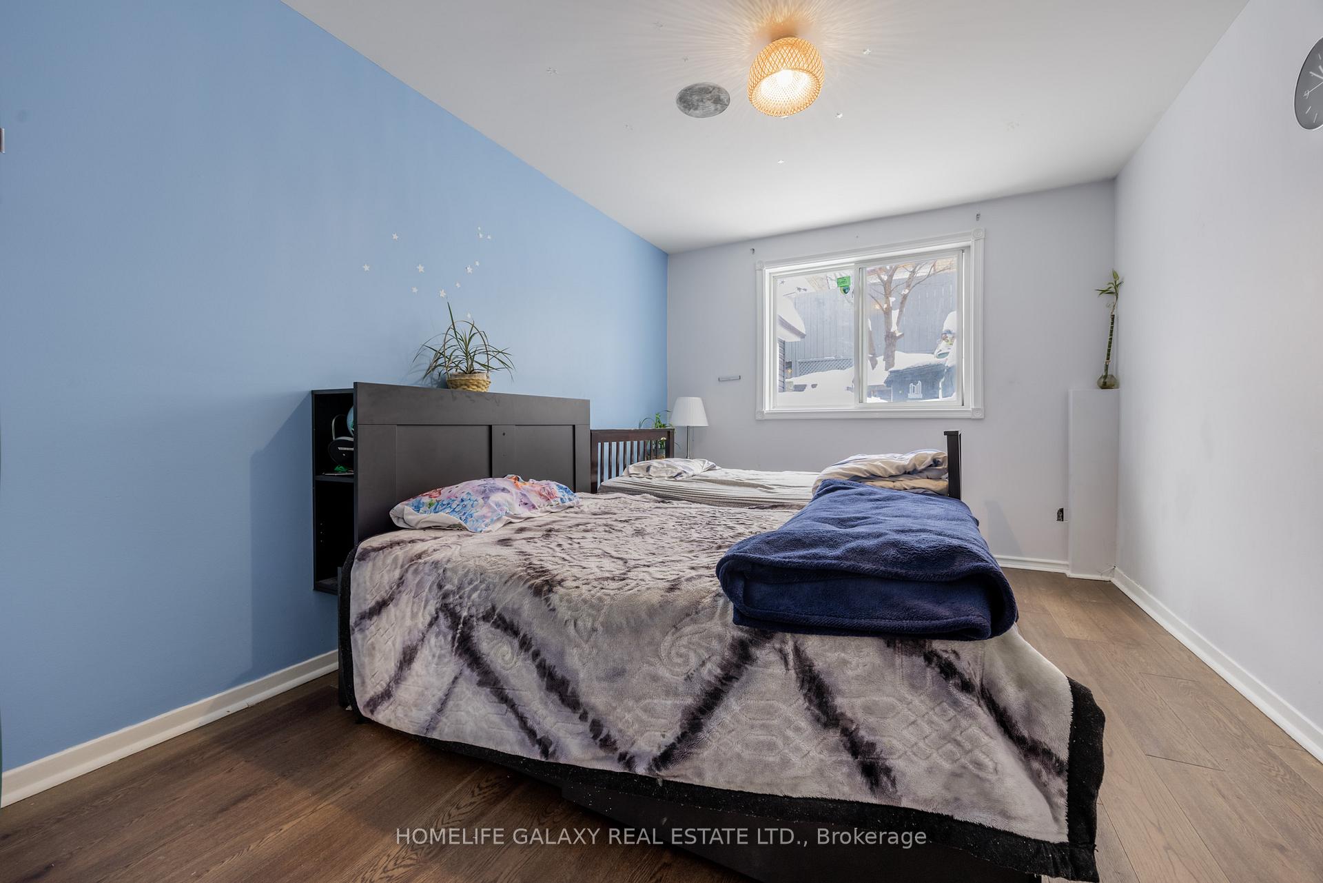 Photo 14 of 4 Frankton Crescent, North York, York University Heights — HOMEH
