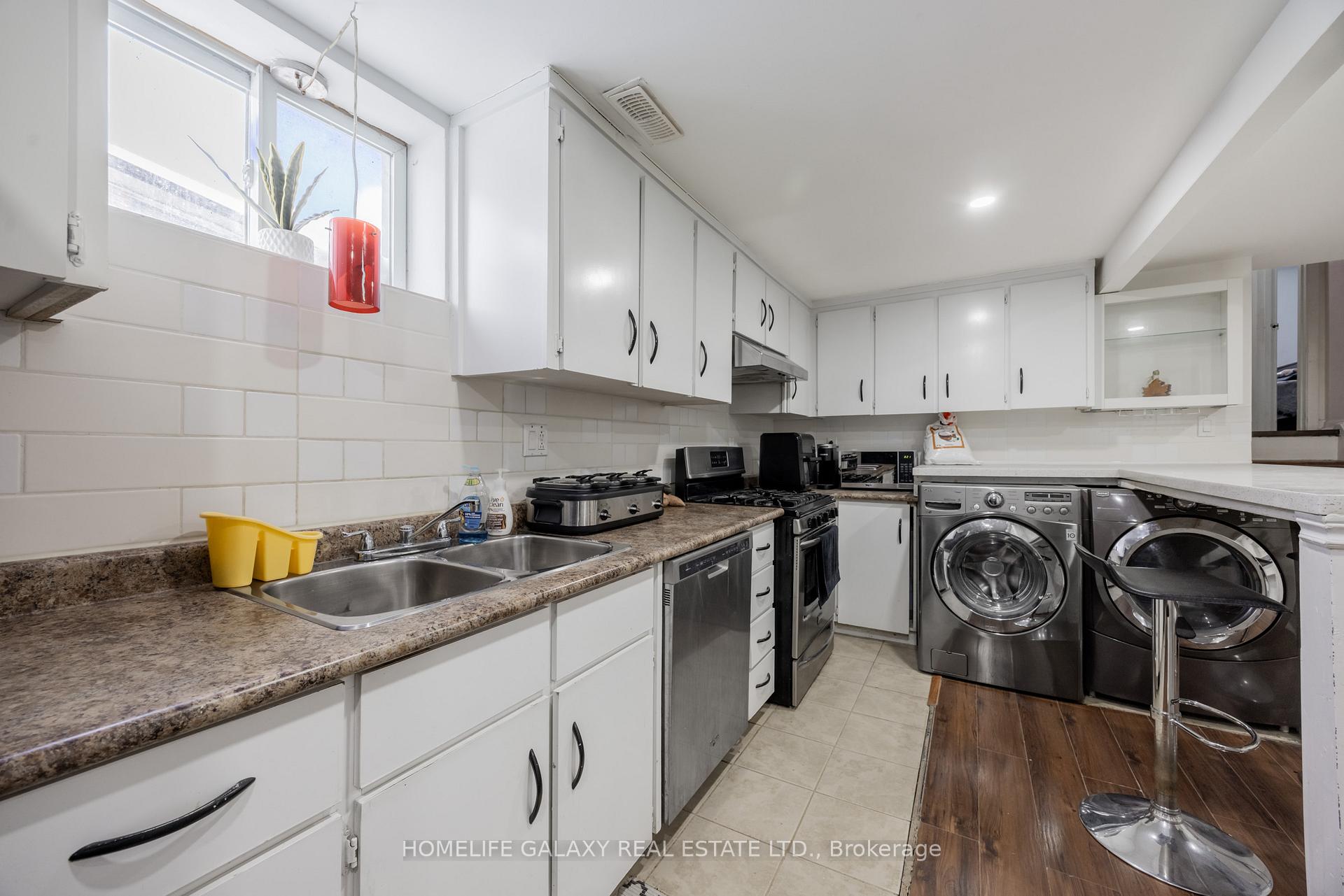 Photo 26 of 4 Frankton Crescent, North York, York University Heights — HOMEH
