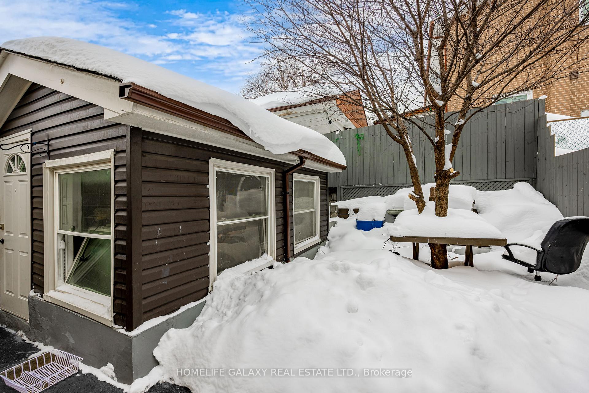 Photo 19 of 4 Frankton Crescent, North York, York University Heights — HOMEH