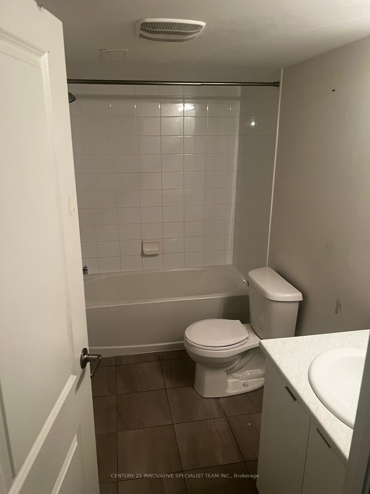 Photo 5 of Unit 24, 50 Edinburgh Drive, Brampton, Bram West — HOMEH