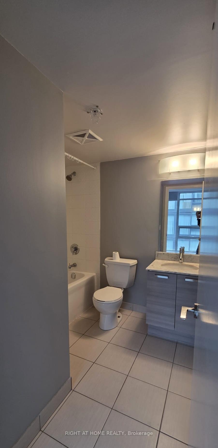 Photo 6 of Unit 2107E, 36 Lisgar Street, Toronto, Little Portugal — HOMEH