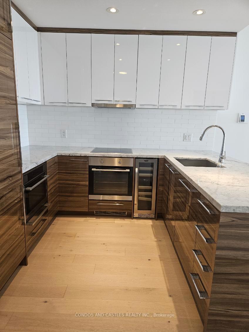 Photo 16 of Unit 2712, 488 University Avenue, Toronto, University — HOMEH