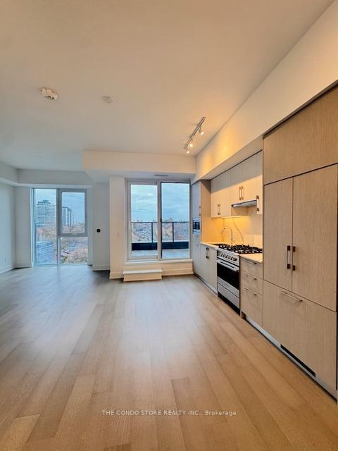 Photo 9 of Unit 903, 8 Manor Road W, Toronto, Yonge-Eglinton — HOMEH