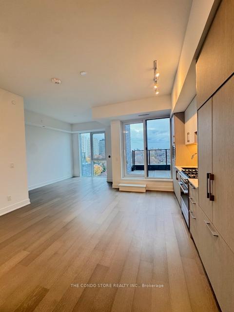 Photo 10 of Unit 903, 8 Manor Road W, Toronto, Yonge-Eglinton — HOMEH
