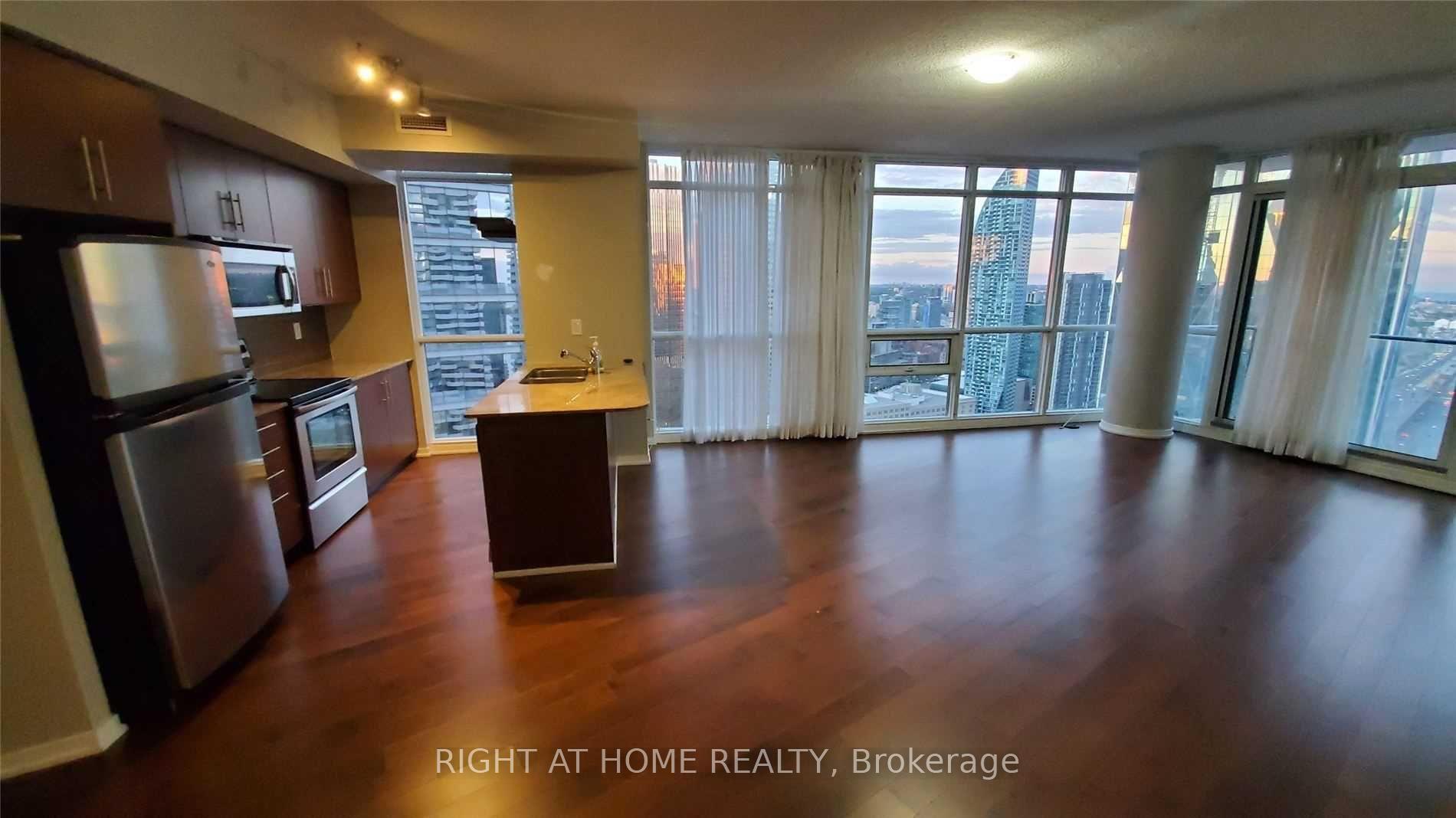 Photo 14 of Unit 3408, 65 Bremner Boulevard, Toronto, Waterfront Communities — HOMEH