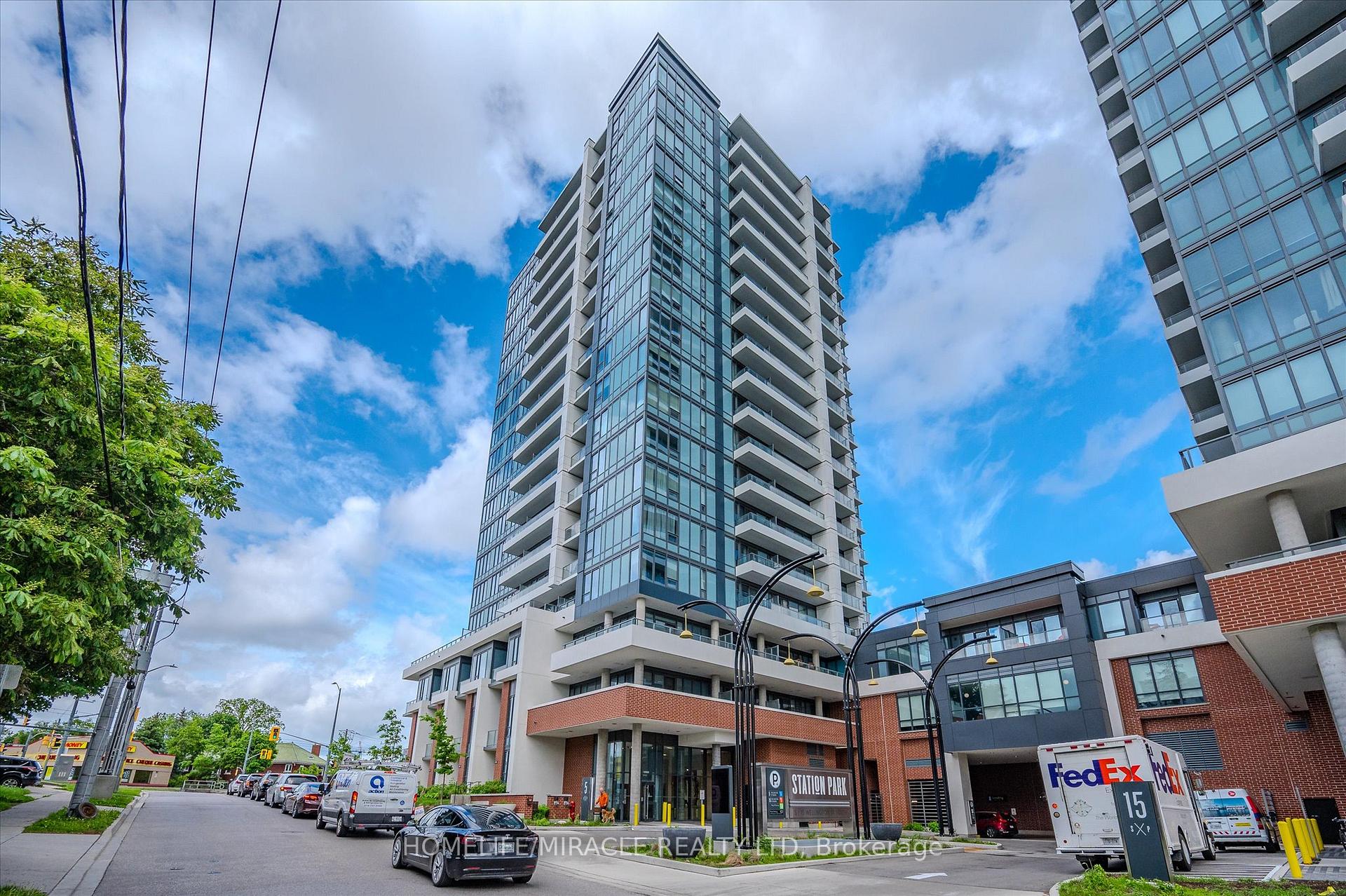 Front of Unit 1612, 5 WELLINGTON Street
