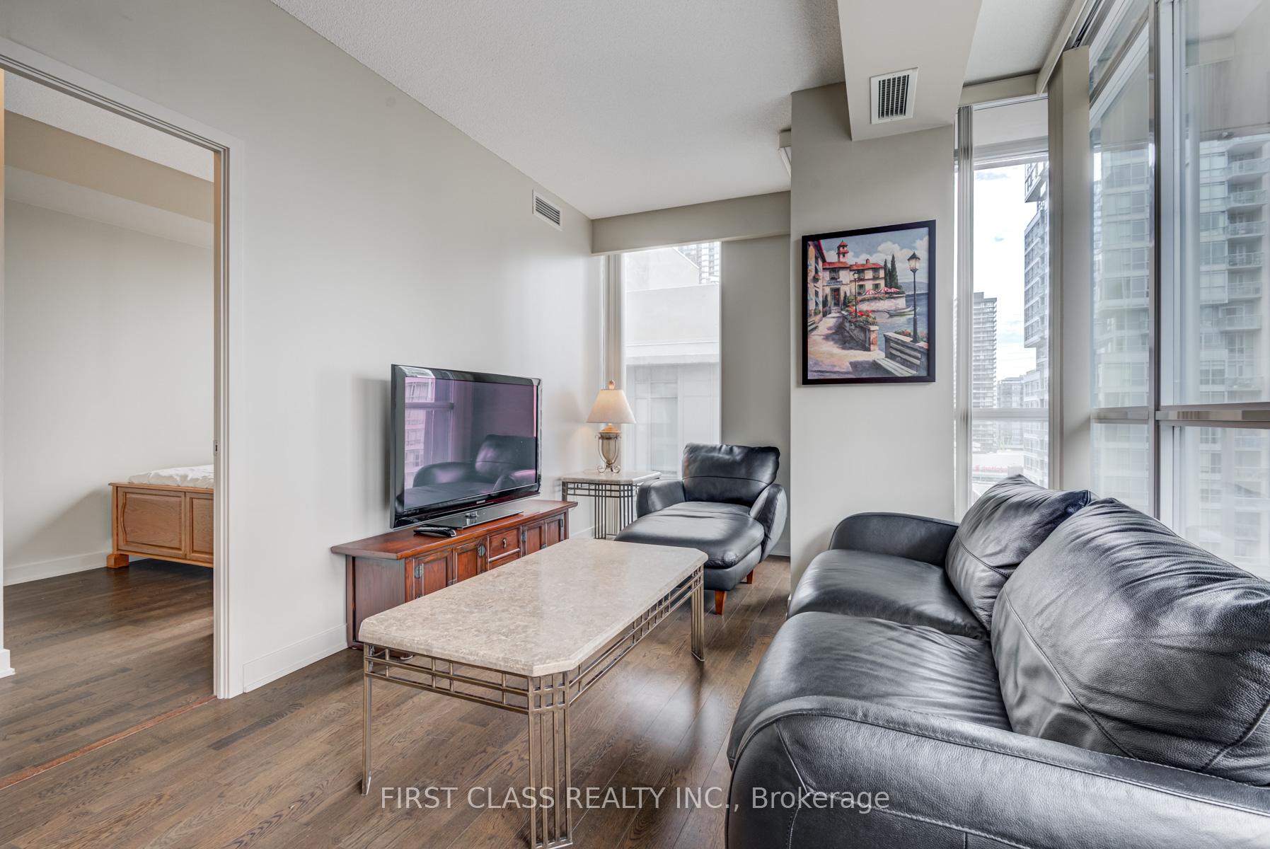 Photo 3 of Unit 1504, 126 Simcoe Street, Toronto, Waterfront Communities — HOMEH