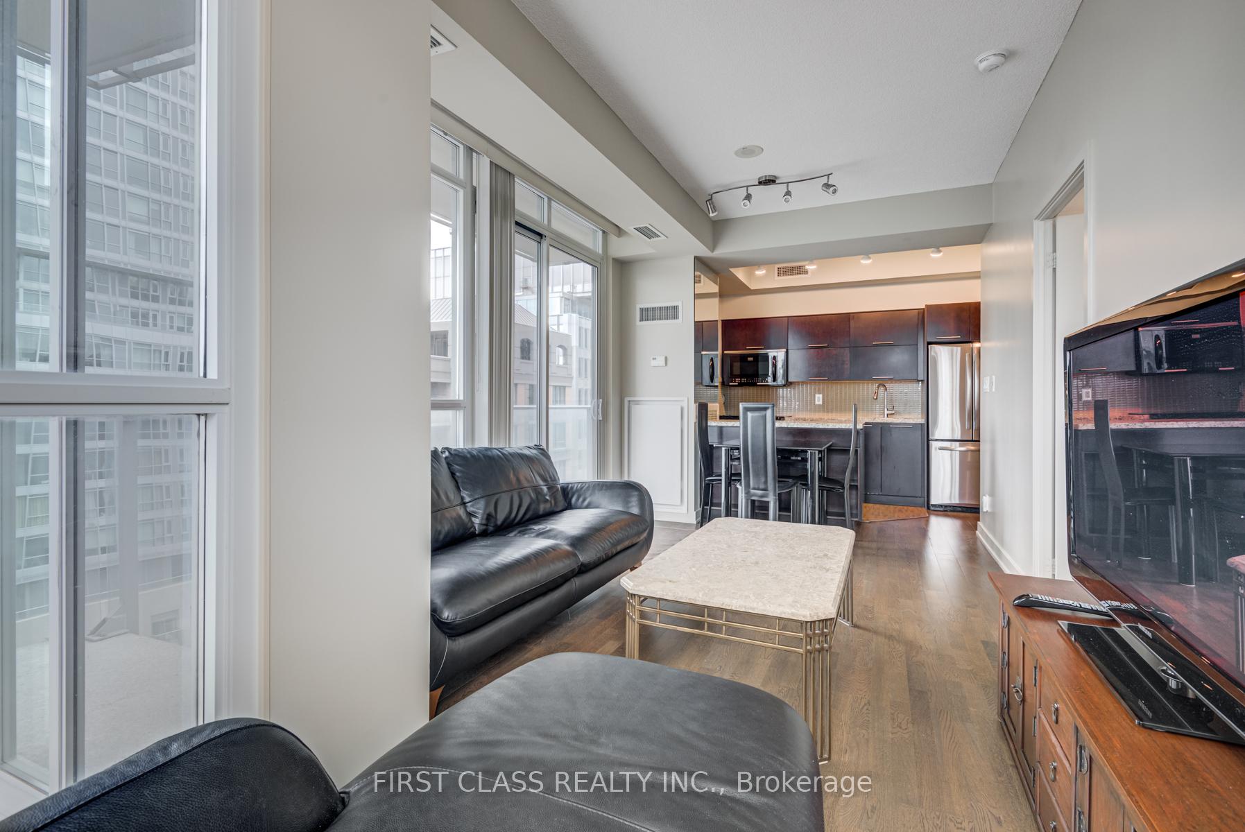 Photo 14 of Unit 1504, 126 Simcoe Street, Toronto, Waterfront Communities — HOMEH