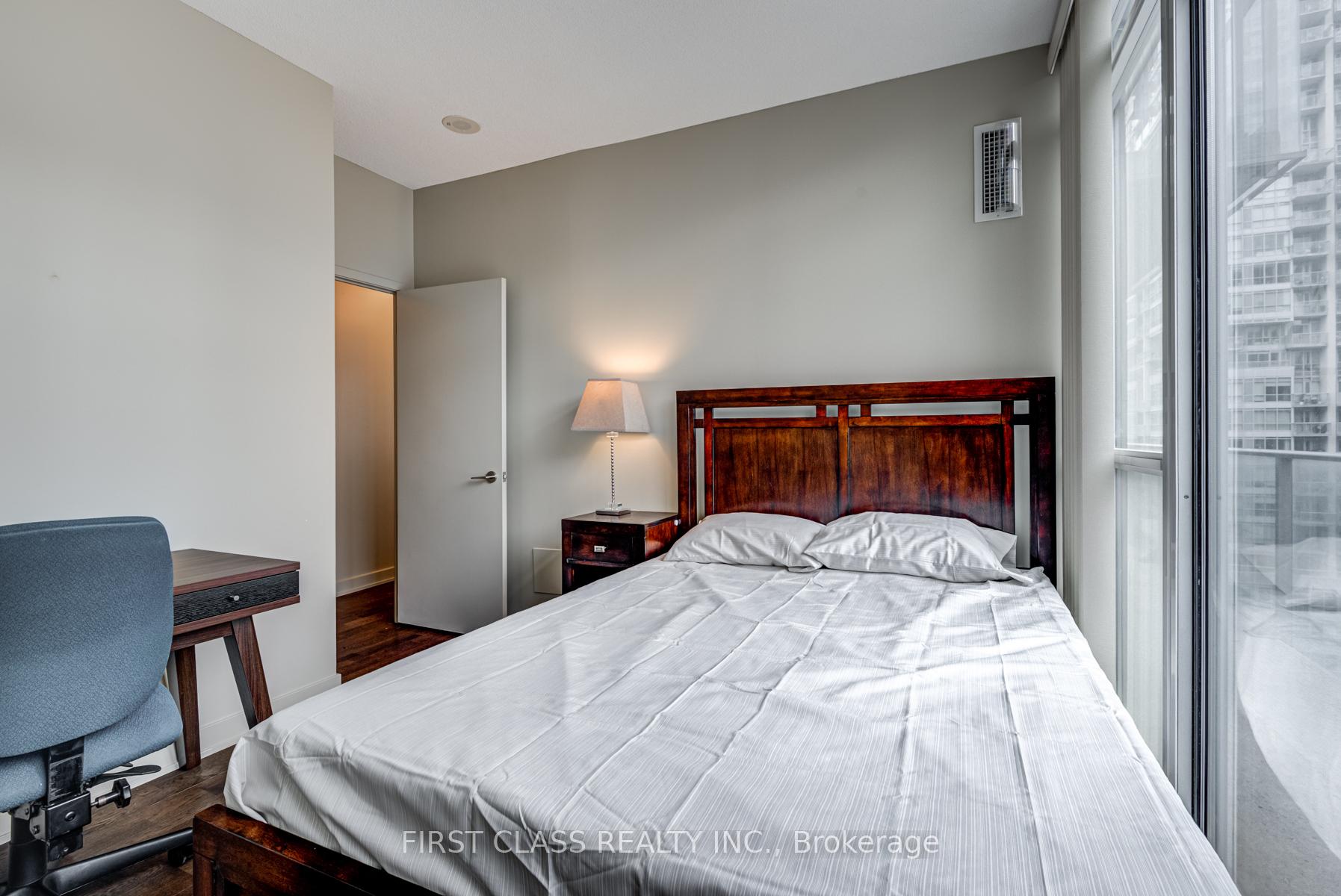 Photo 12 of Unit 1504, 126 Simcoe Street, Toronto, Waterfront Communities — HOMEH