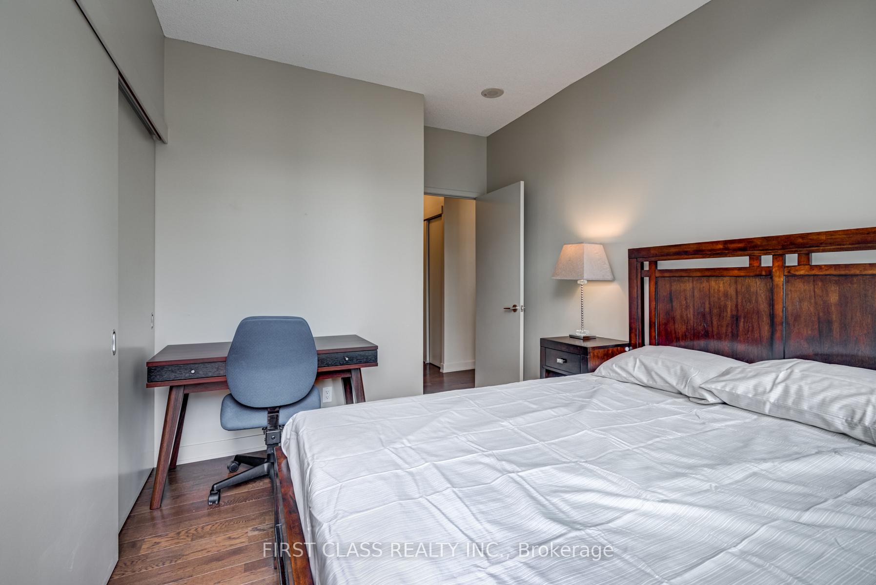 Photo 5 of Unit 1504, 126 Simcoe Street, Toronto, Waterfront Communities — HOMEH