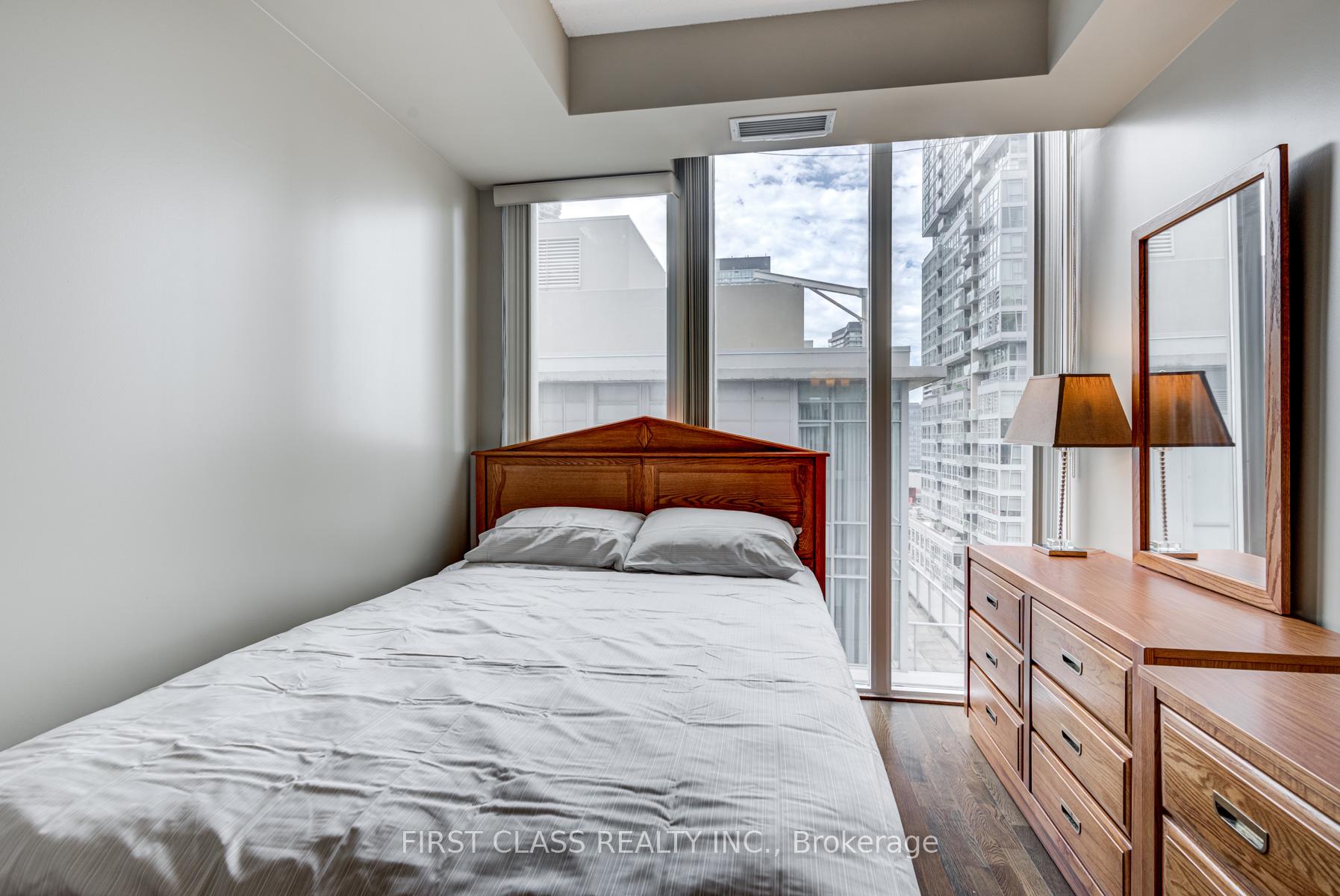 Photo 7 of Unit 1504, 126 Simcoe Street, Toronto, Waterfront Communities — HOMEH