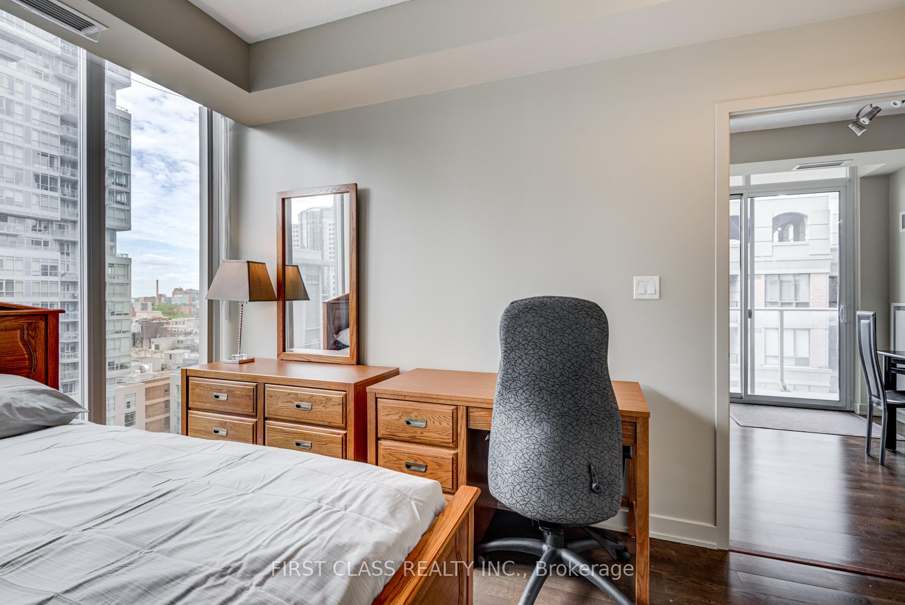 Photo 8 of Unit 1504, 126 Simcoe Street, Toronto, Waterfront Communities — HOMEH