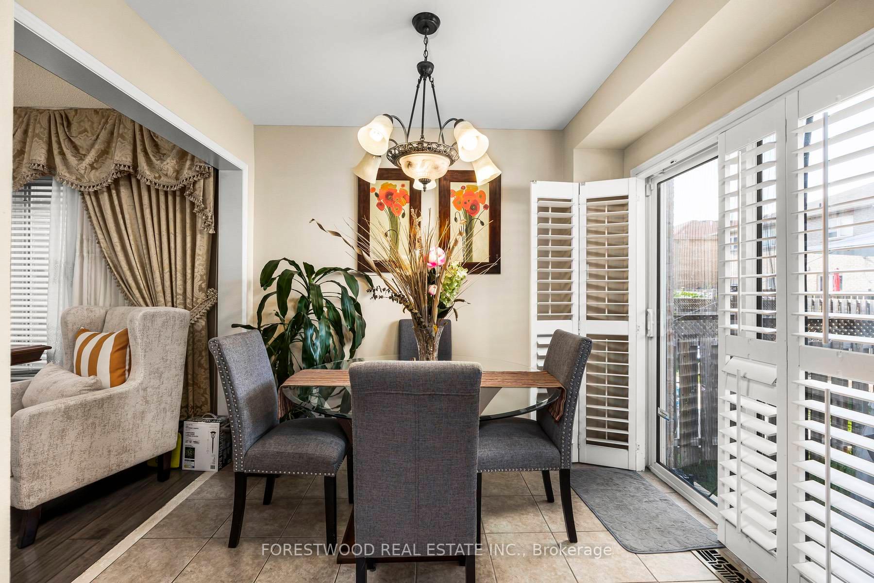 Photo 7 of 28 Sugarberry Drive, Brampton, Credit Valley — HOMEH
