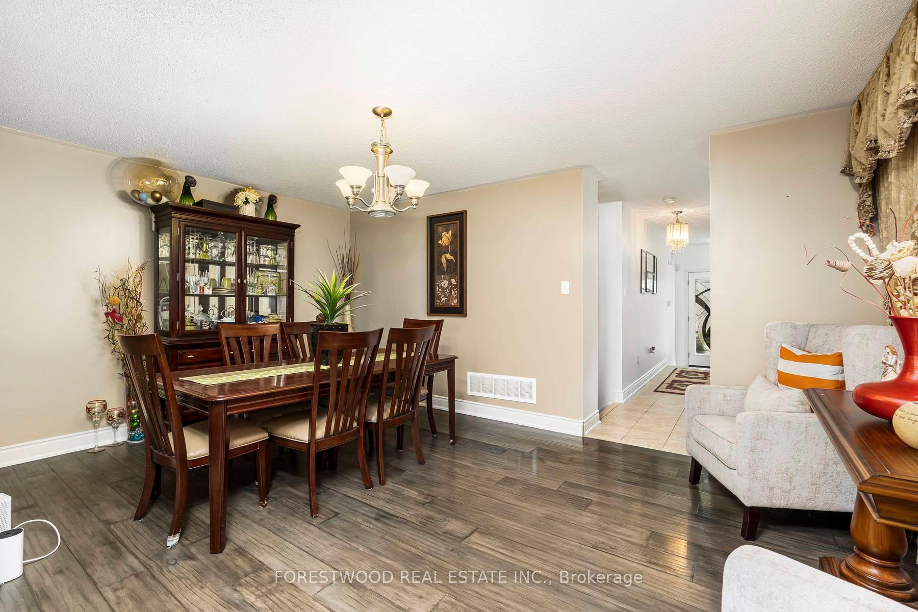 Photo 10 of 28 Sugarberry Drive, Brampton, Credit Valley — HOMEH