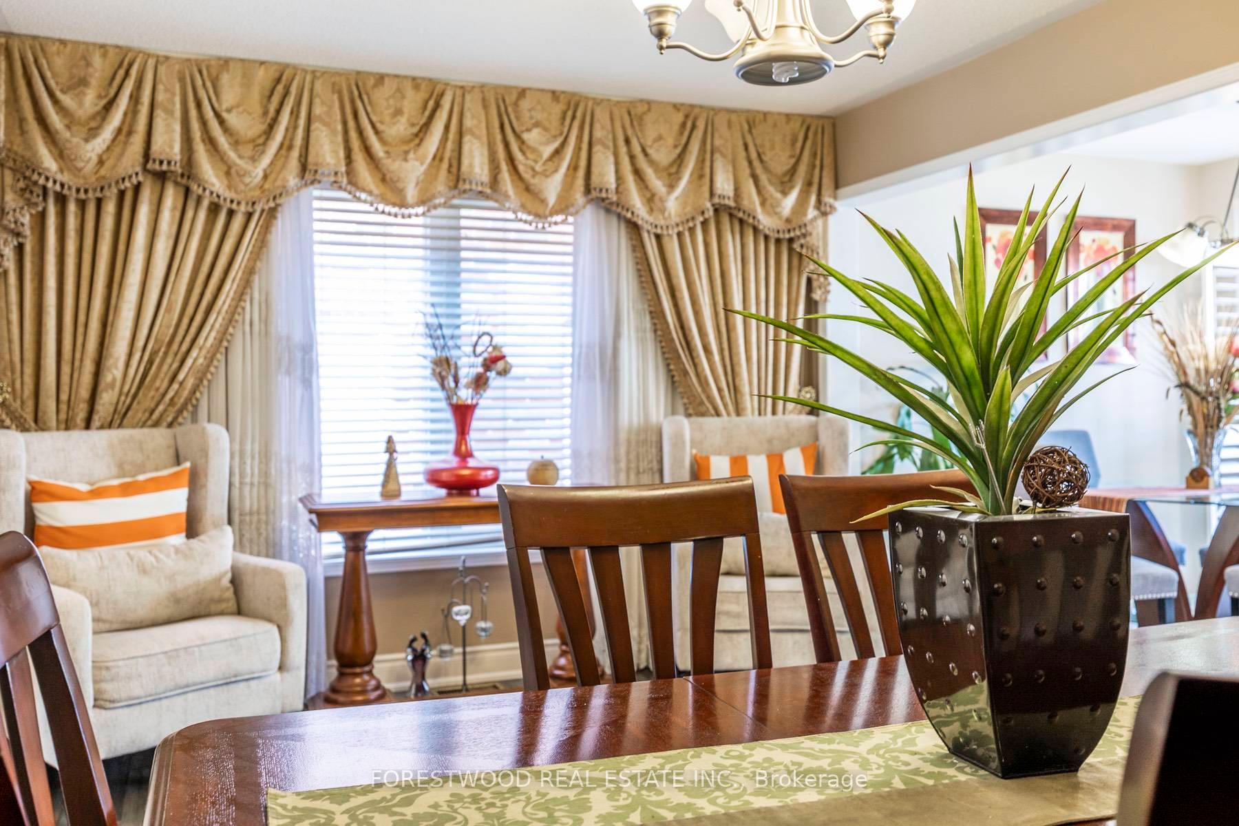 Photo 12 of 28 Sugarberry Drive, Brampton, Credit Valley — HOMEH