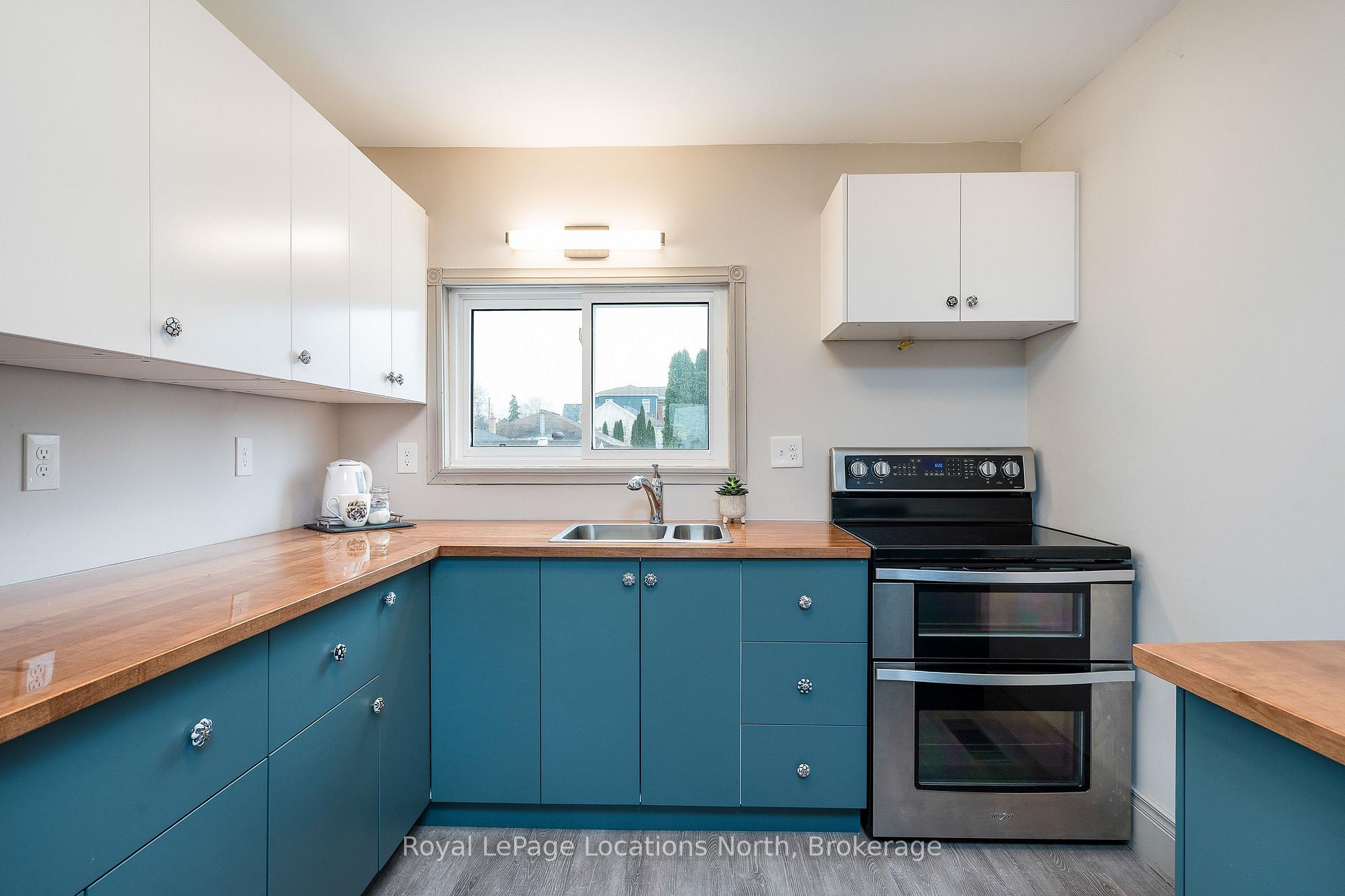Photo 5 of 242 Simcoe Street, Collingwood — HOMEH