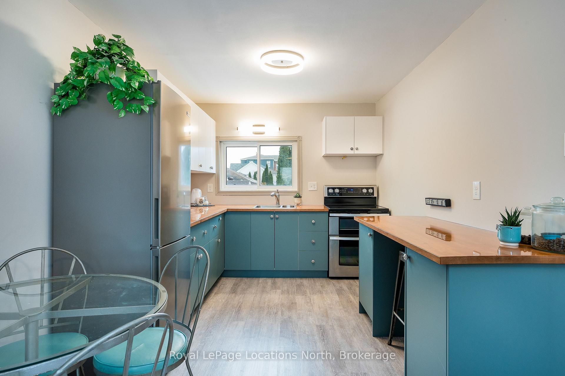 Photo 6 of 242 Simcoe Street, Collingwood — HOMEH
