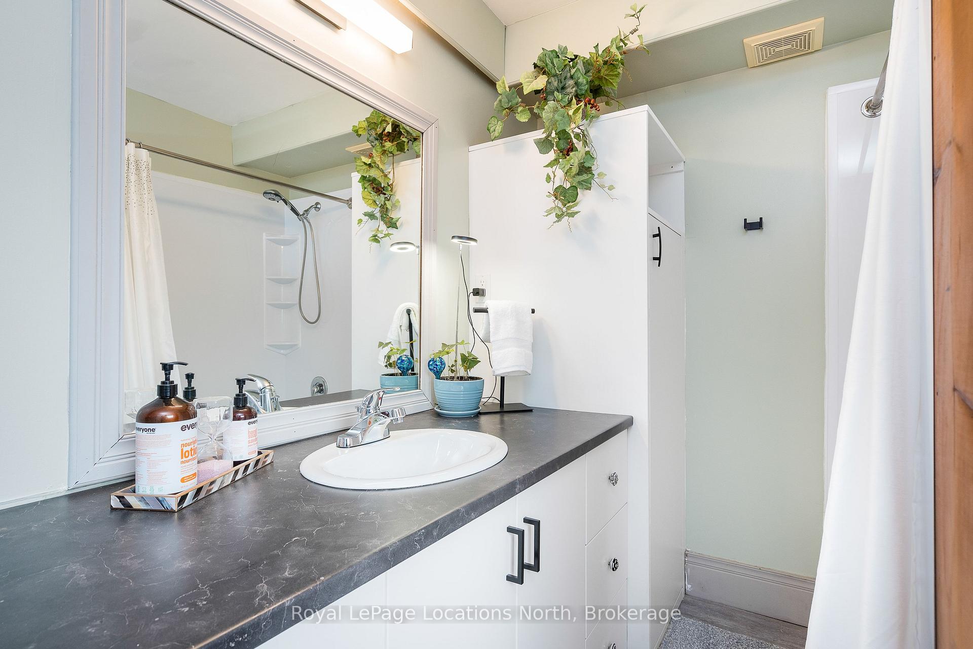 Photo 7 of 242 Simcoe Street, Collingwood — HOMEH