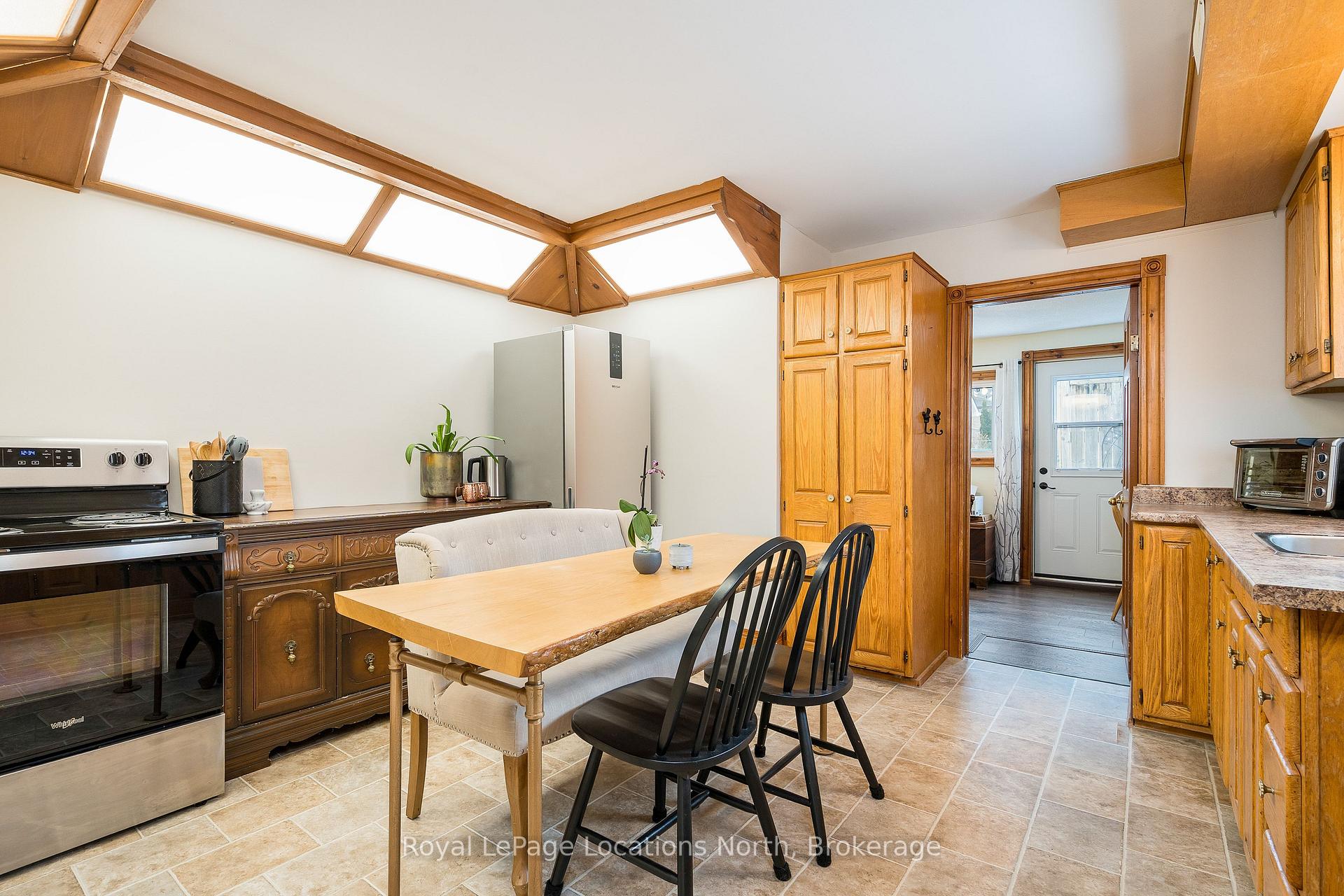 Photo 32 of 242 Simcoe Street, Collingwood — HOMEH