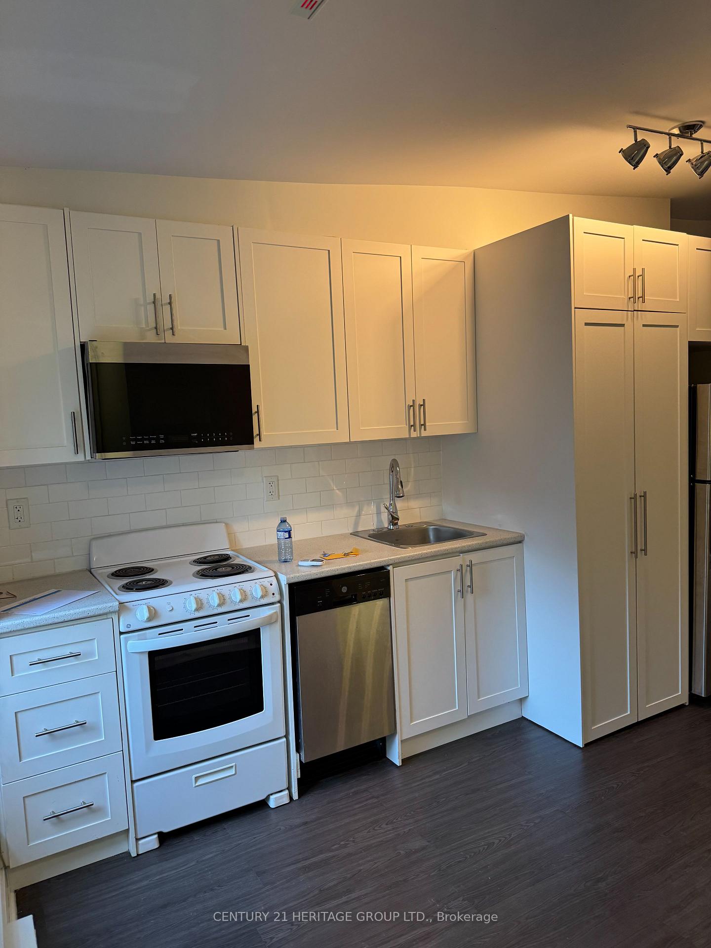 Photo 7 of Unit 300, 508 Yonge Street, Toronto, Bay Street Corridor — HOMEH