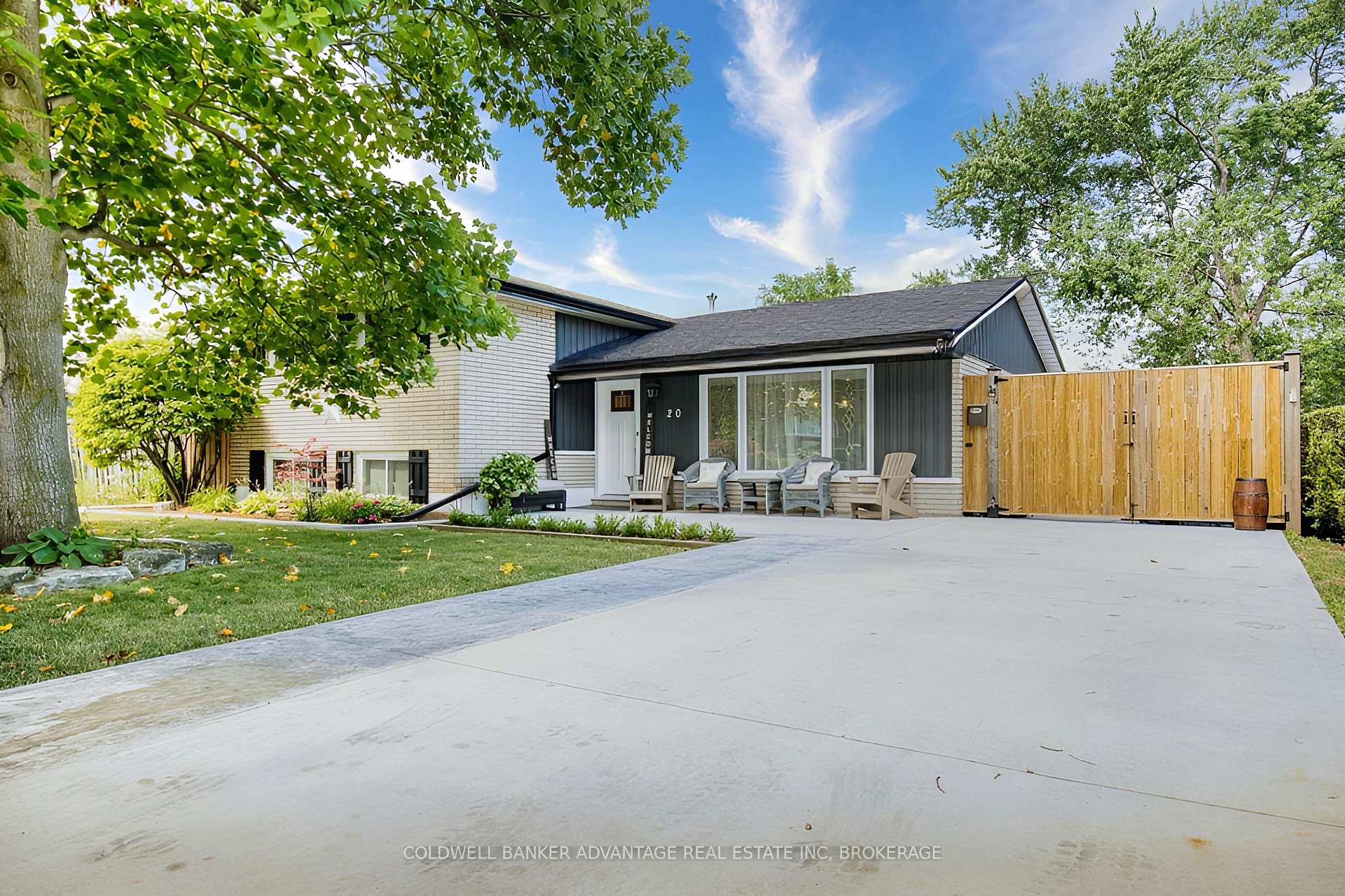Photo 1 of 20 Karen Crescent, Grimsby, Grimsby Beach — HOMEH