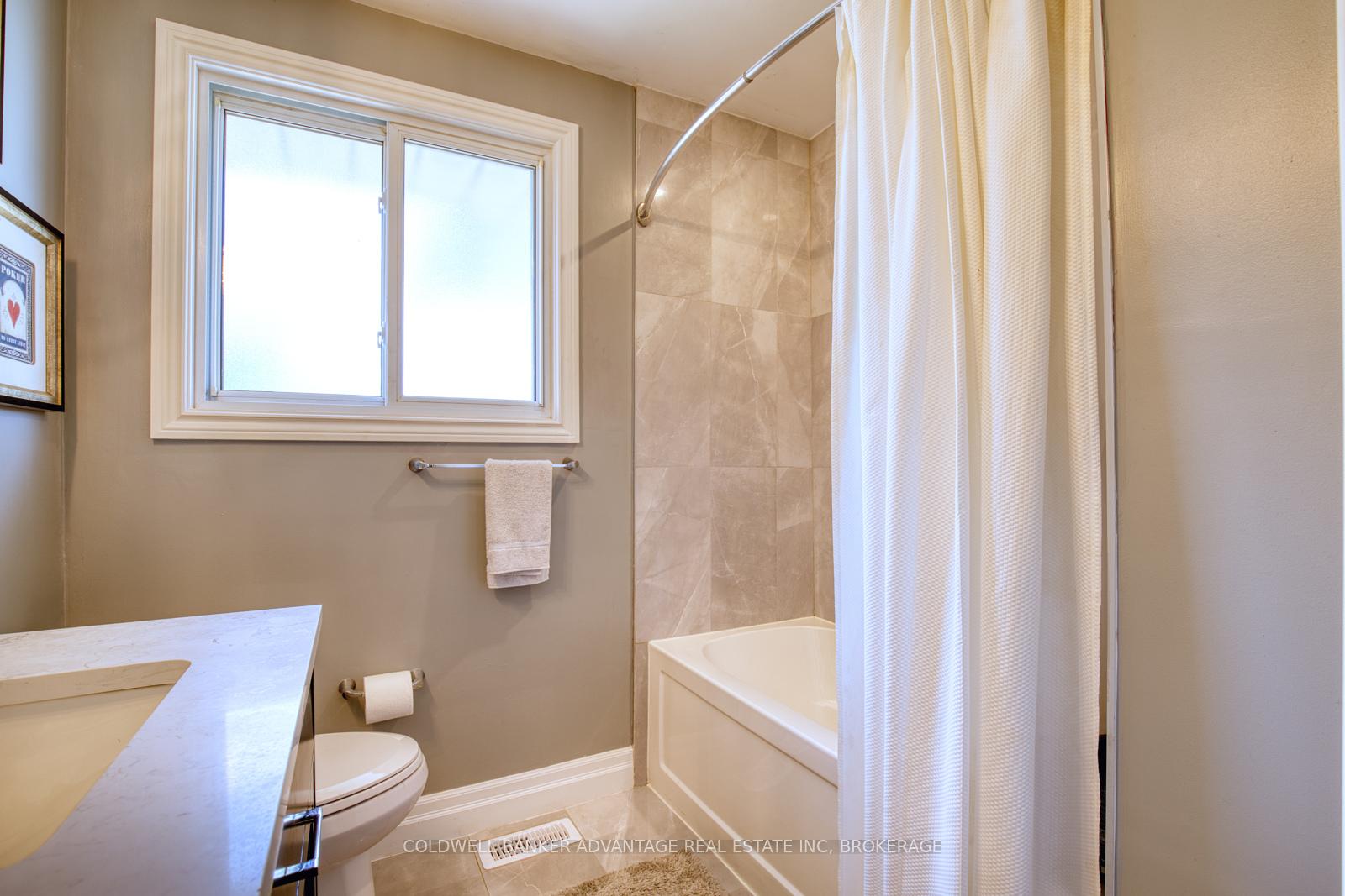 Photo 6 of 20 Karen Crescent, Grimsby, Grimsby Beach — HOMEH