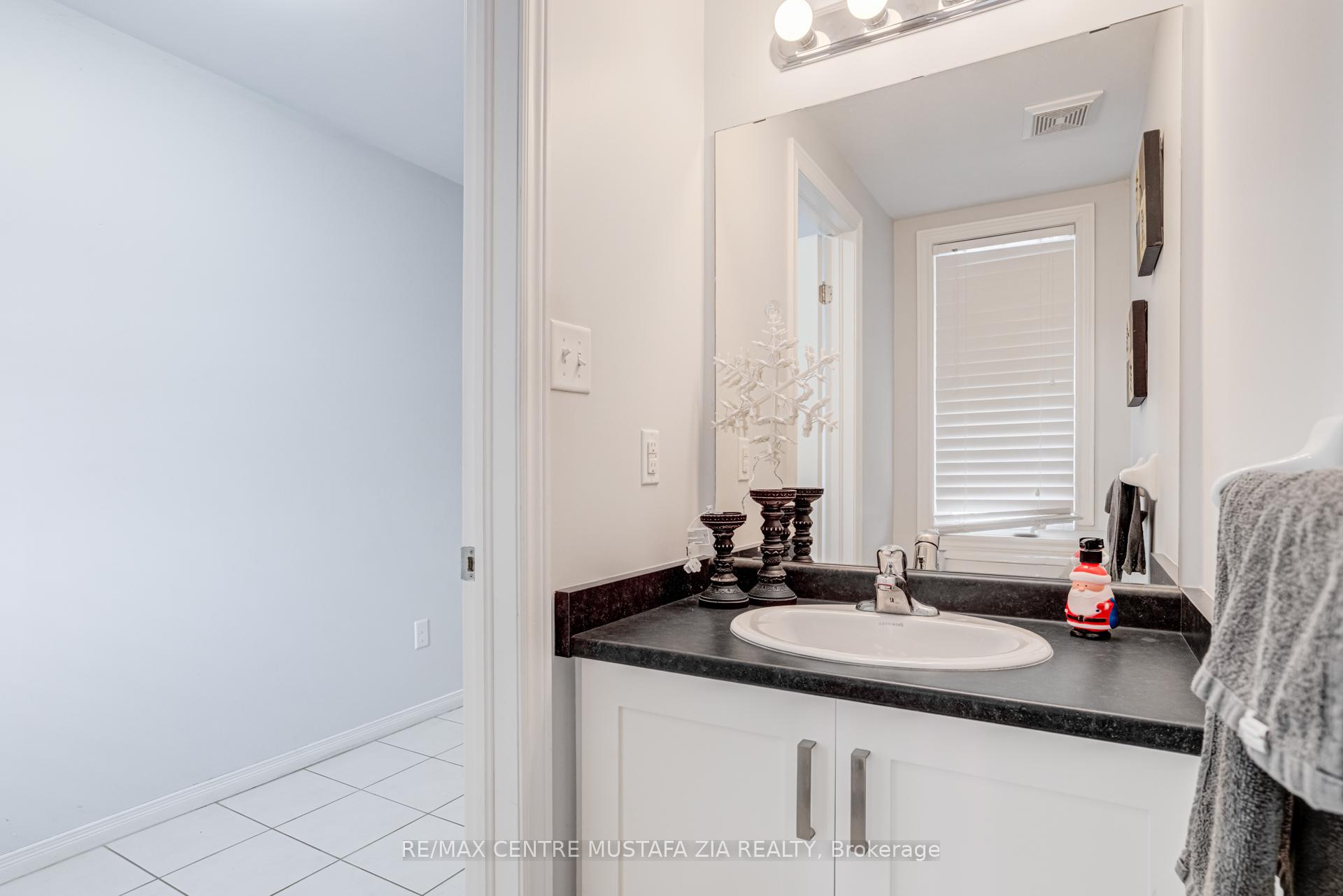 Photo 3 of 43 Trafalgar Drive, Hamilton, Stoney Creek — HOMEH