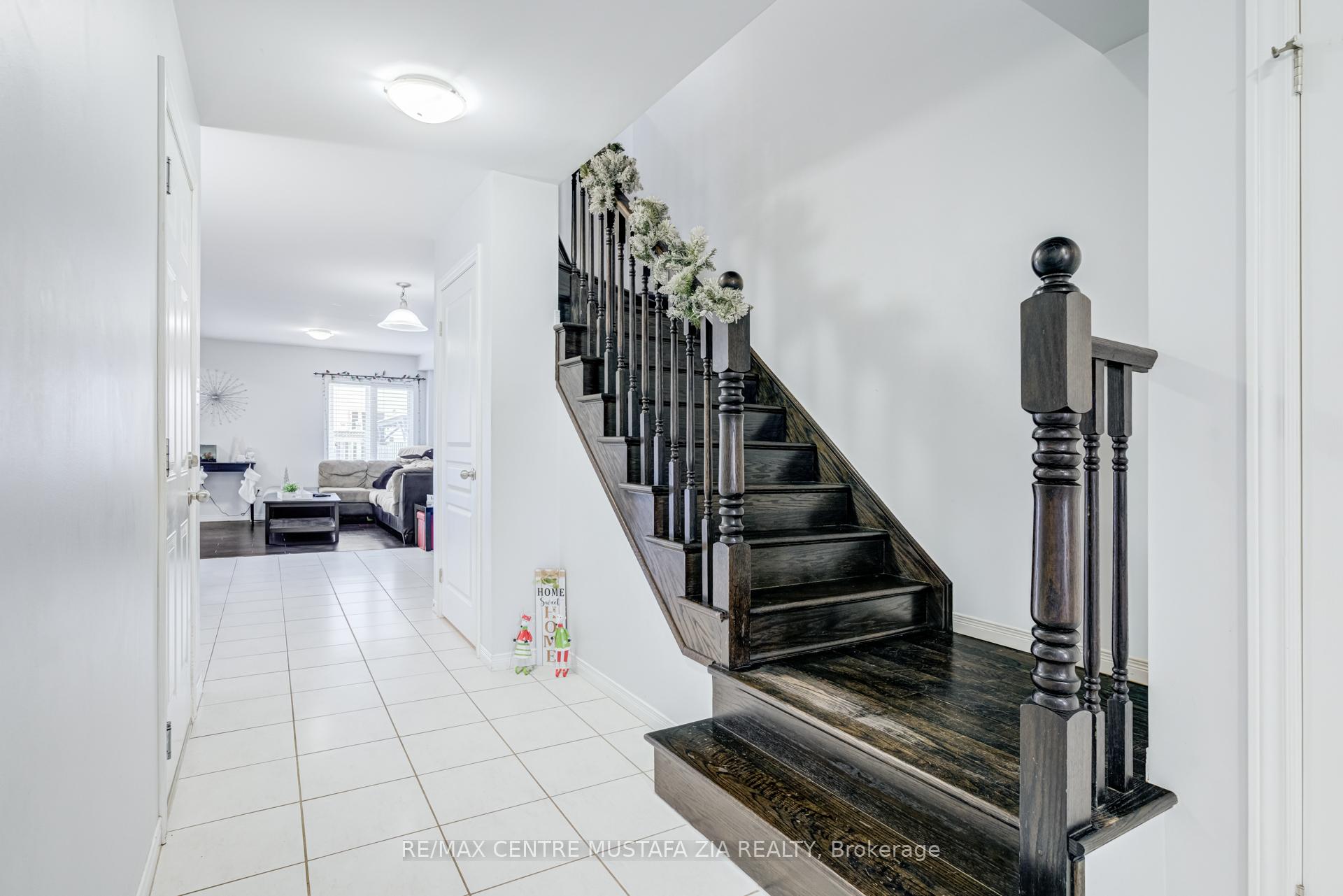 Photo 24 of 43 Trafalgar Drive, Hamilton, Stoney Creek — HOMEH