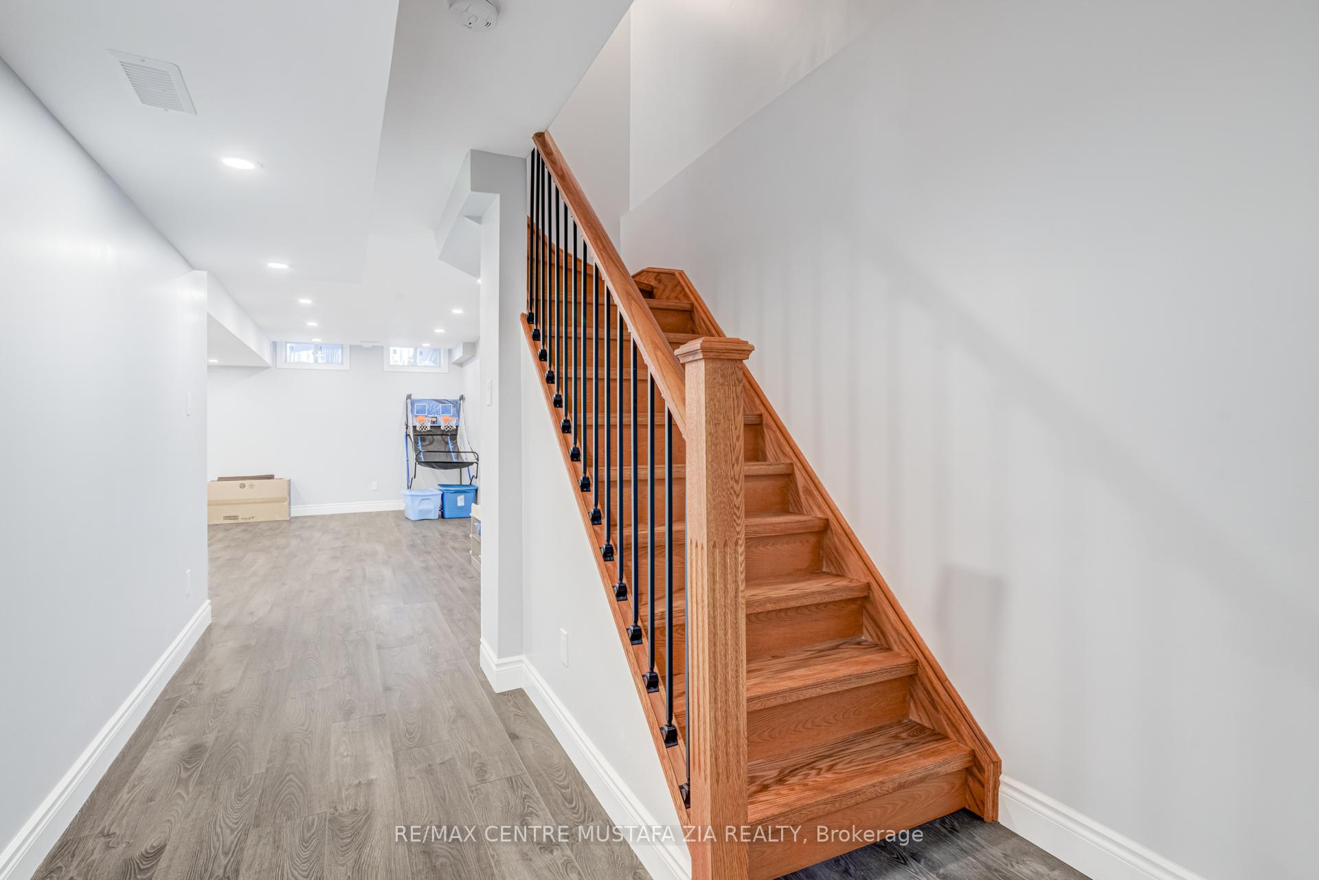 Photo 15 of 43 Trafalgar Drive, Hamilton, Stoney Creek — HOMEH