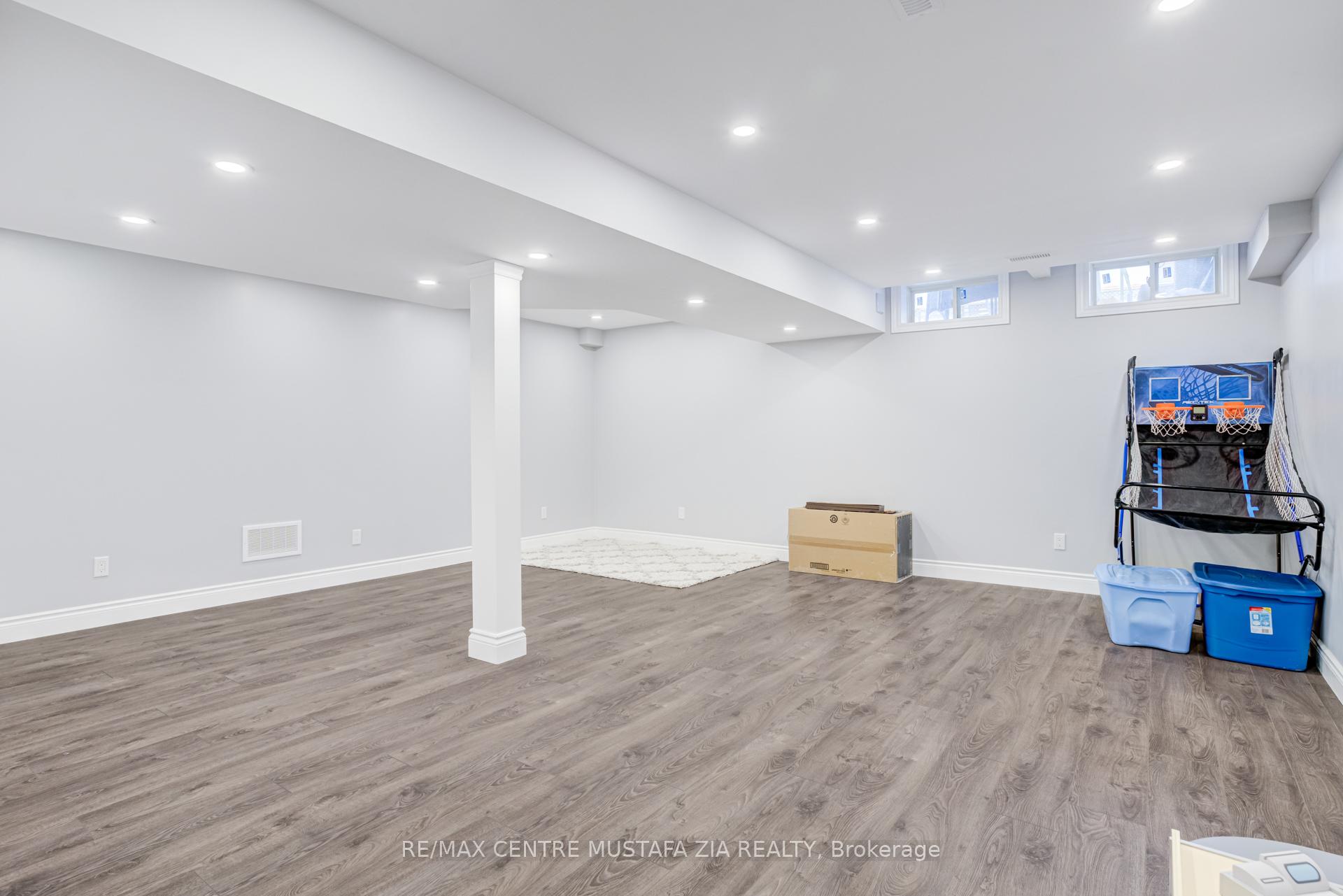 Photo 19 of 43 Trafalgar Drive, Hamilton, Stoney Creek — HOMEH
