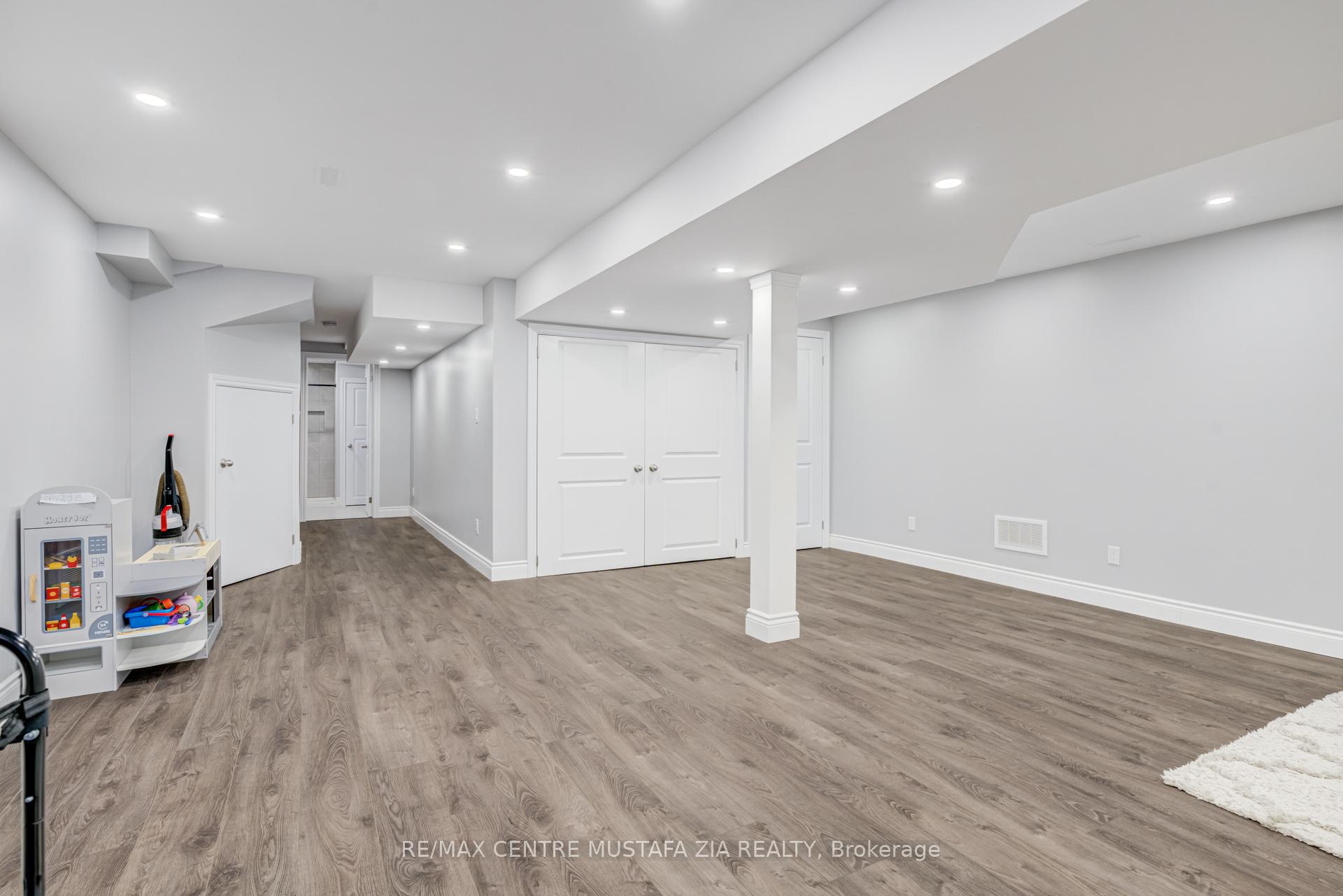 Photo 22 of 43 Trafalgar Drive, Hamilton, Stoney Creek — HOMEH