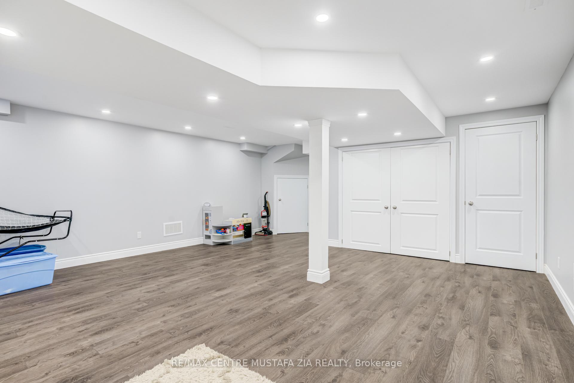 Photo 14 of 43 Trafalgar Drive, Hamilton, Stoney Creek — HOMEH