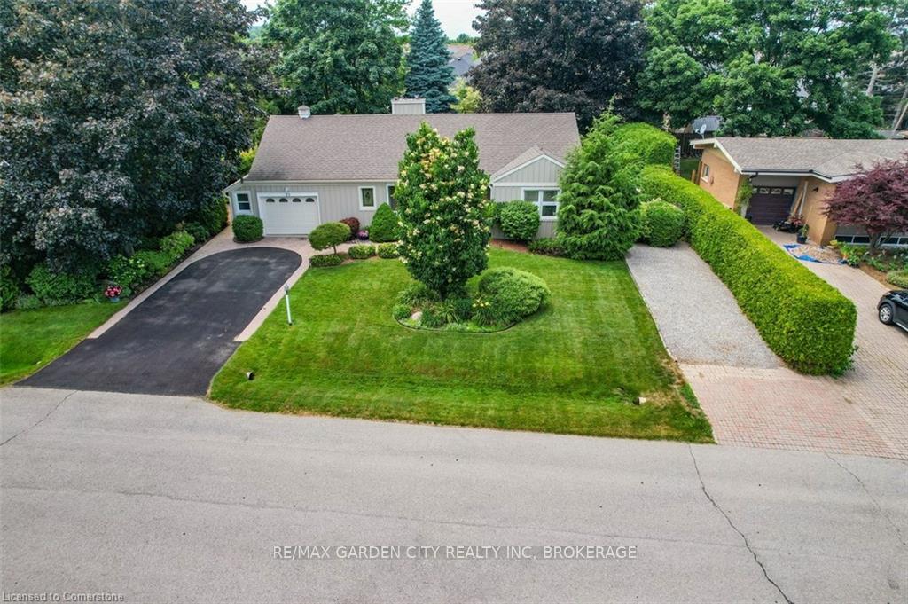 Photo 2 of 25 Garden Drive, Grimsby, Grimsby West — HOMEH