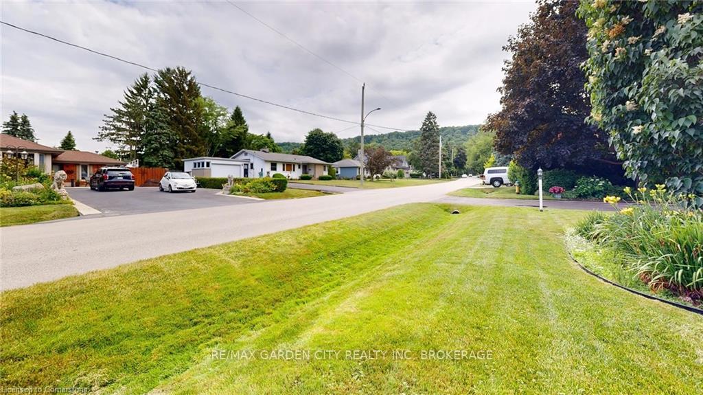 Photo 10 of 25 Garden Drive, Grimsby, Grimsby West — HOMEH