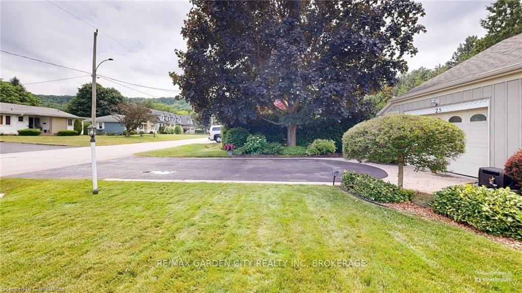 Photo 13 of 25 Garden Drive, Grimsby, Grimsby West — HOMEH