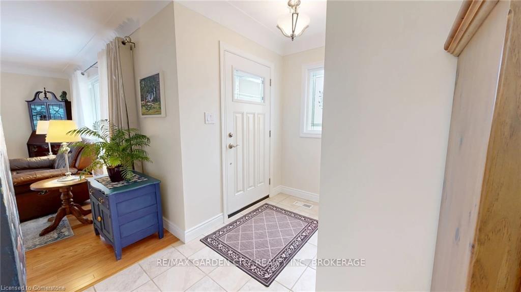 Photo 17 of 25 Garden Drive, Grimsby, Grimsby West — HOMEH