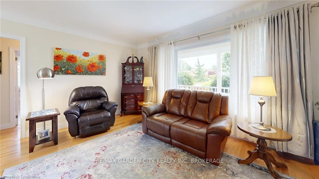 Photo 19 of 25 Garden Drive, Grimsby, Grimsby West — HOMEH