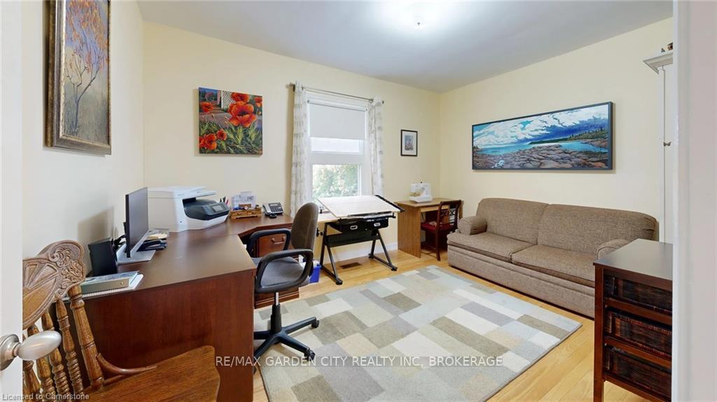 Photo 22 of 25 Garden Drive, Grimsby, Grimsby West — HOMEH