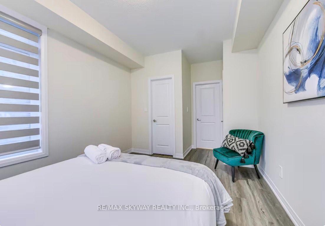 Photo 5 of Unit 118, 1593 Rose Way, Milton, Cobban — HOMEH