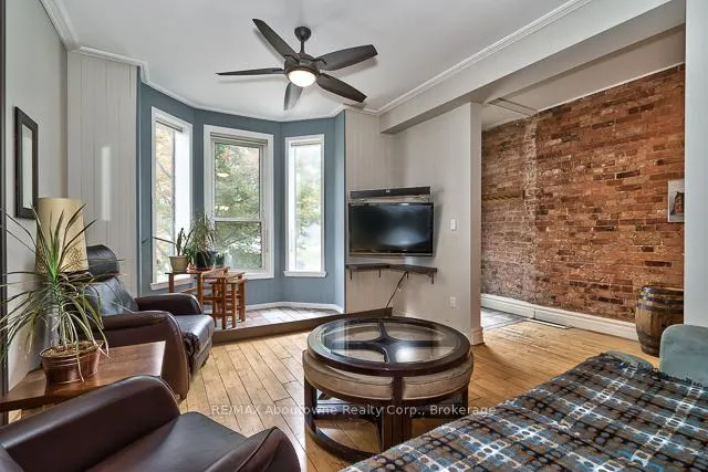 Photo 6 of 19 Oxford Street, Hamilton, Strathcona — HOMEH