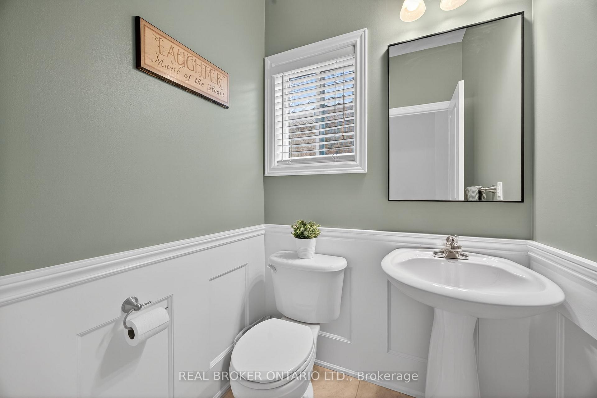 Photo 5 of 144 Sovereign's Gate, Barrie, Innis-Shore — HOMEH