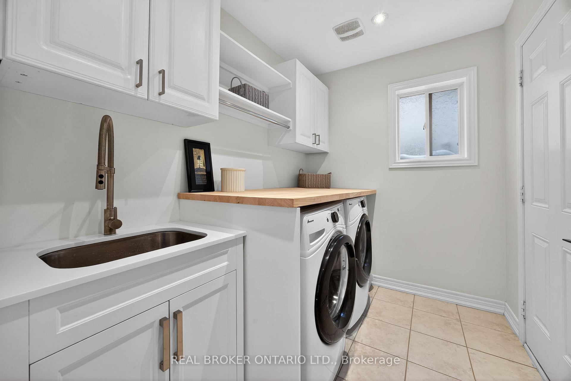 Photo 3 of 144 Sovereign's Gate, Barrie, Innis-Shore — HOMEH