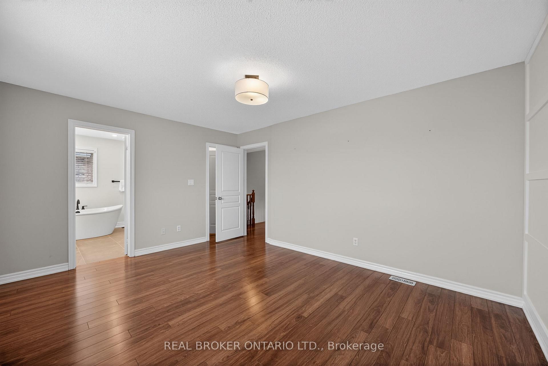 Photo 7 of 144 Sovereign's Gate, Barrie, Innis-Shore — HOMEH