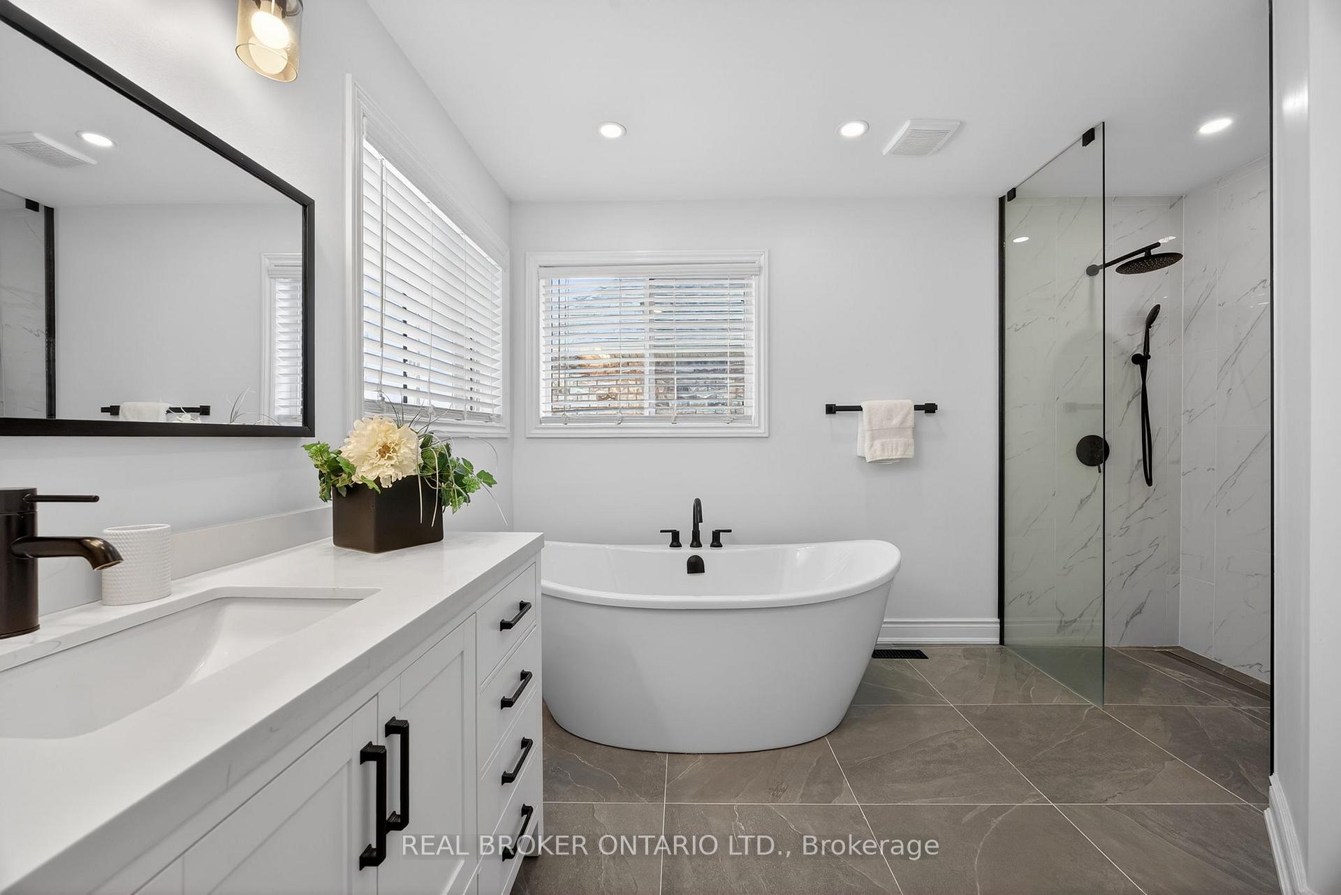 Photo 10 of 144 Sovereign's Gate, Barrie, Innis-Shore — HOMEH