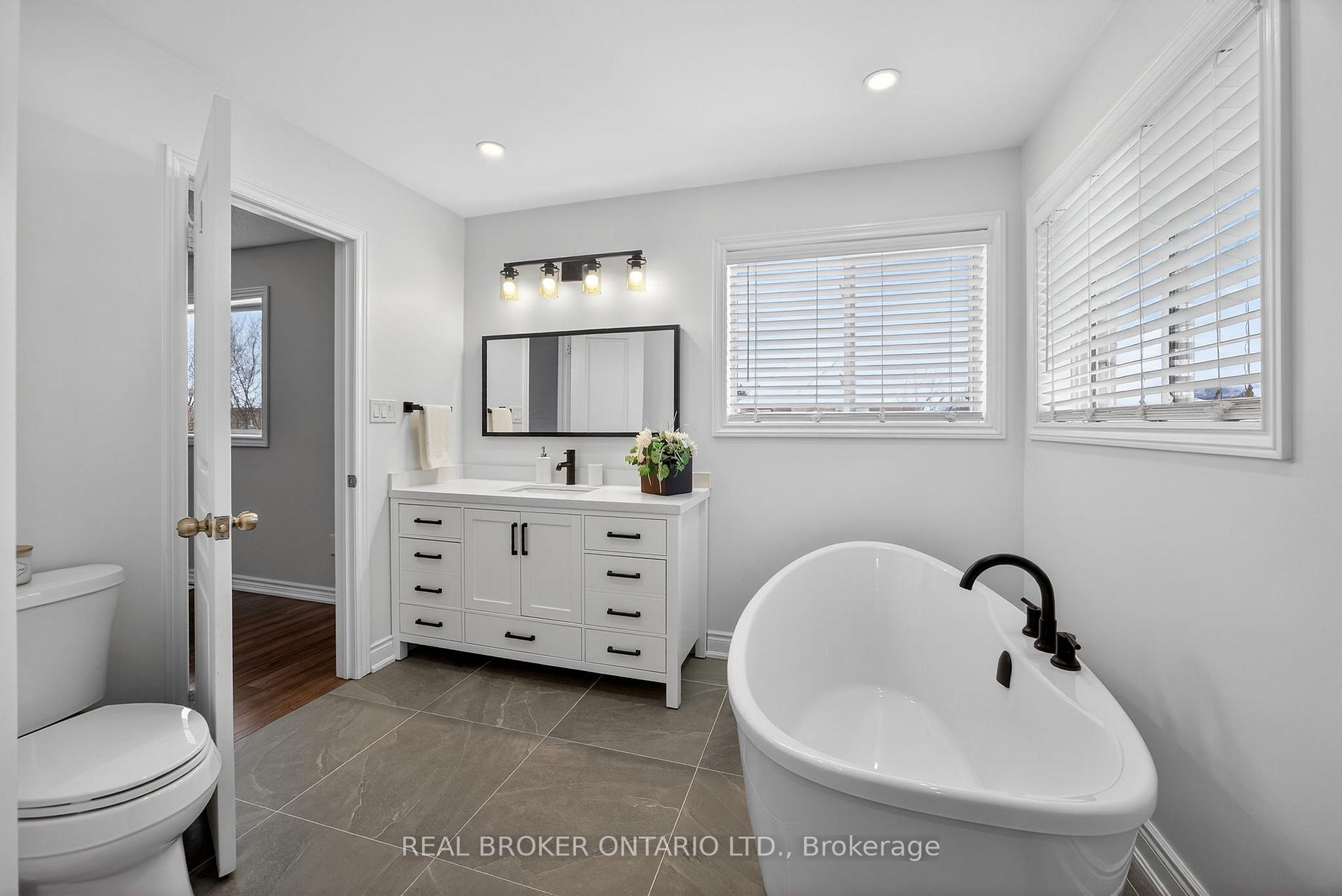 Photo 15 of 144 Sovereign's Gate, Barrie, Innis-Shore — HOMEH