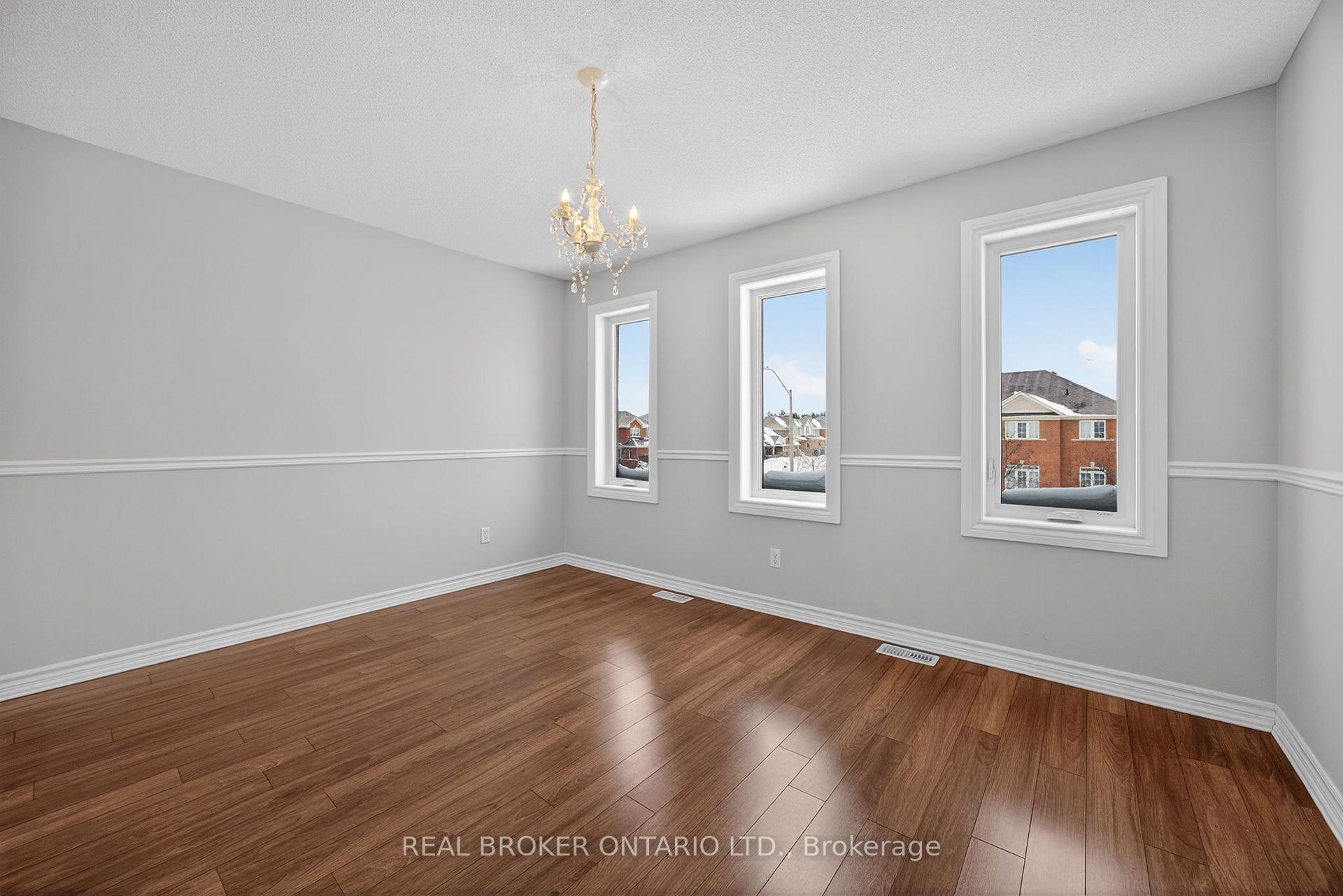 Photo 12 of 144 Sovereign's Gate, Barrie, Innis-Shore — HOMEH