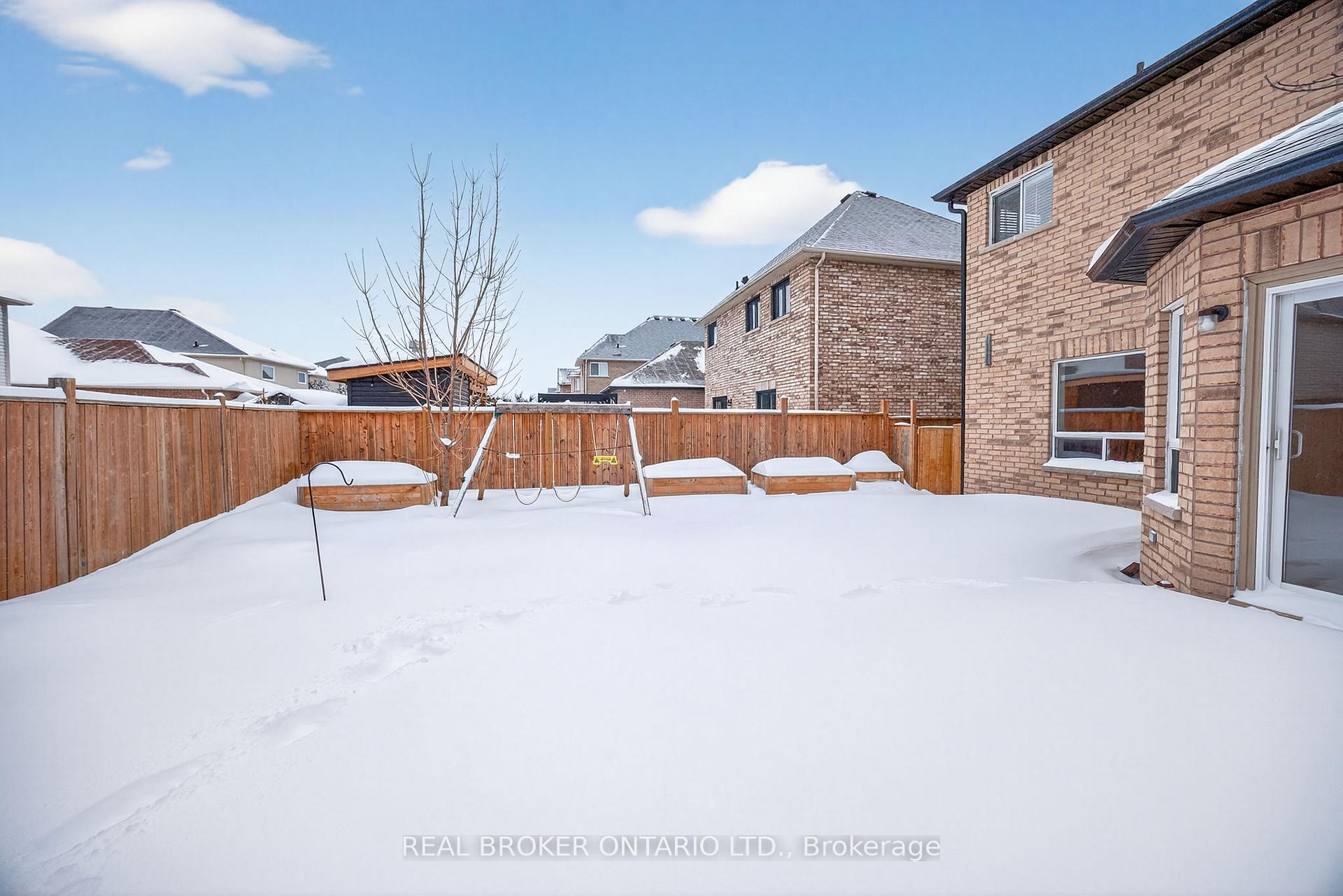 Photo 24 of 144 Sovereign's Gate, Barrie, Innis-Shore — HOMEH