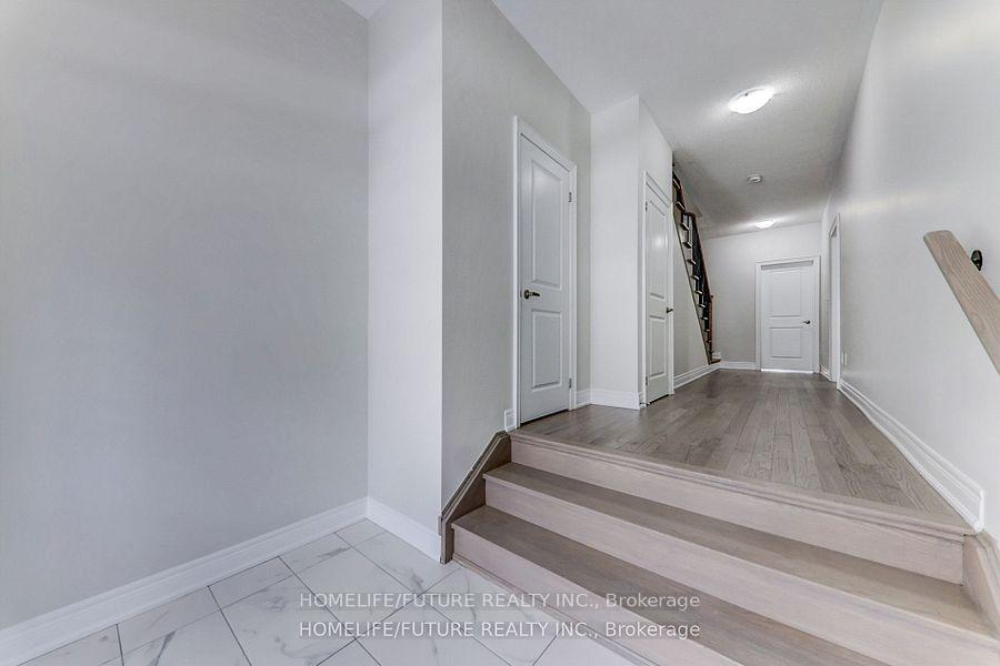 Photo 3 of 26 Thomas Hope Lane, Markham, Cedarwood — HOMEH