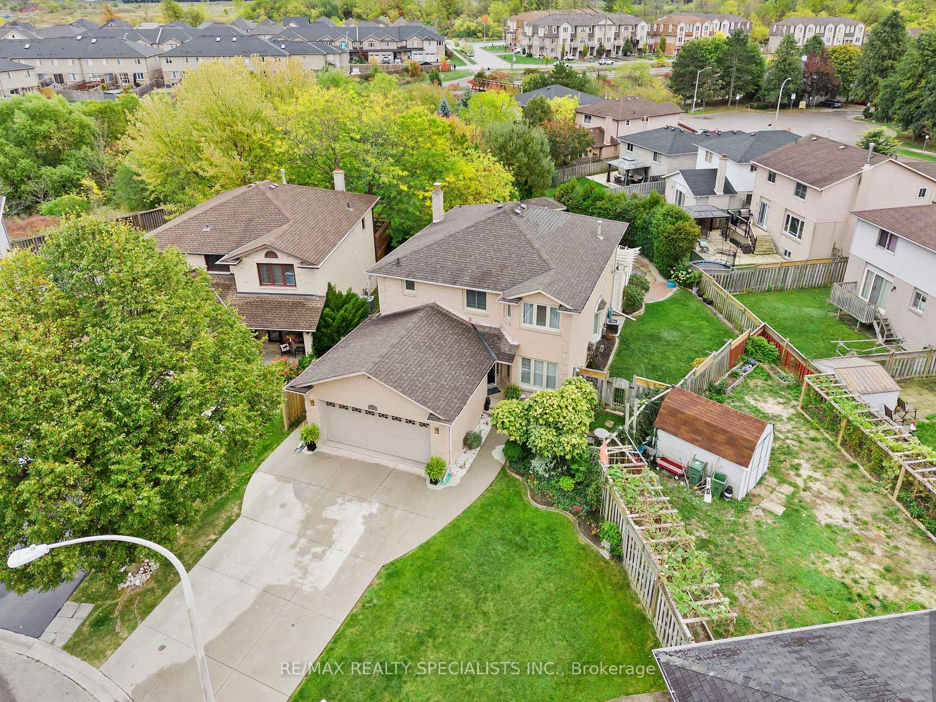 Photo 1 of 20 Driftwood Place, Hamilton, Stoney Creek Mountain — HOMEH