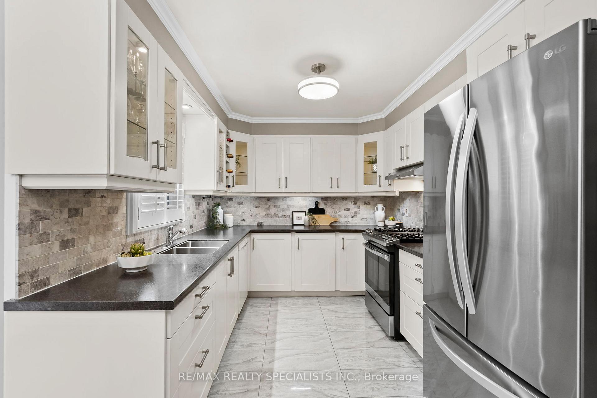 Photo 5 of 20 Driftwood Place, Hamilton, Stoney Creek Mountain — HOMEH